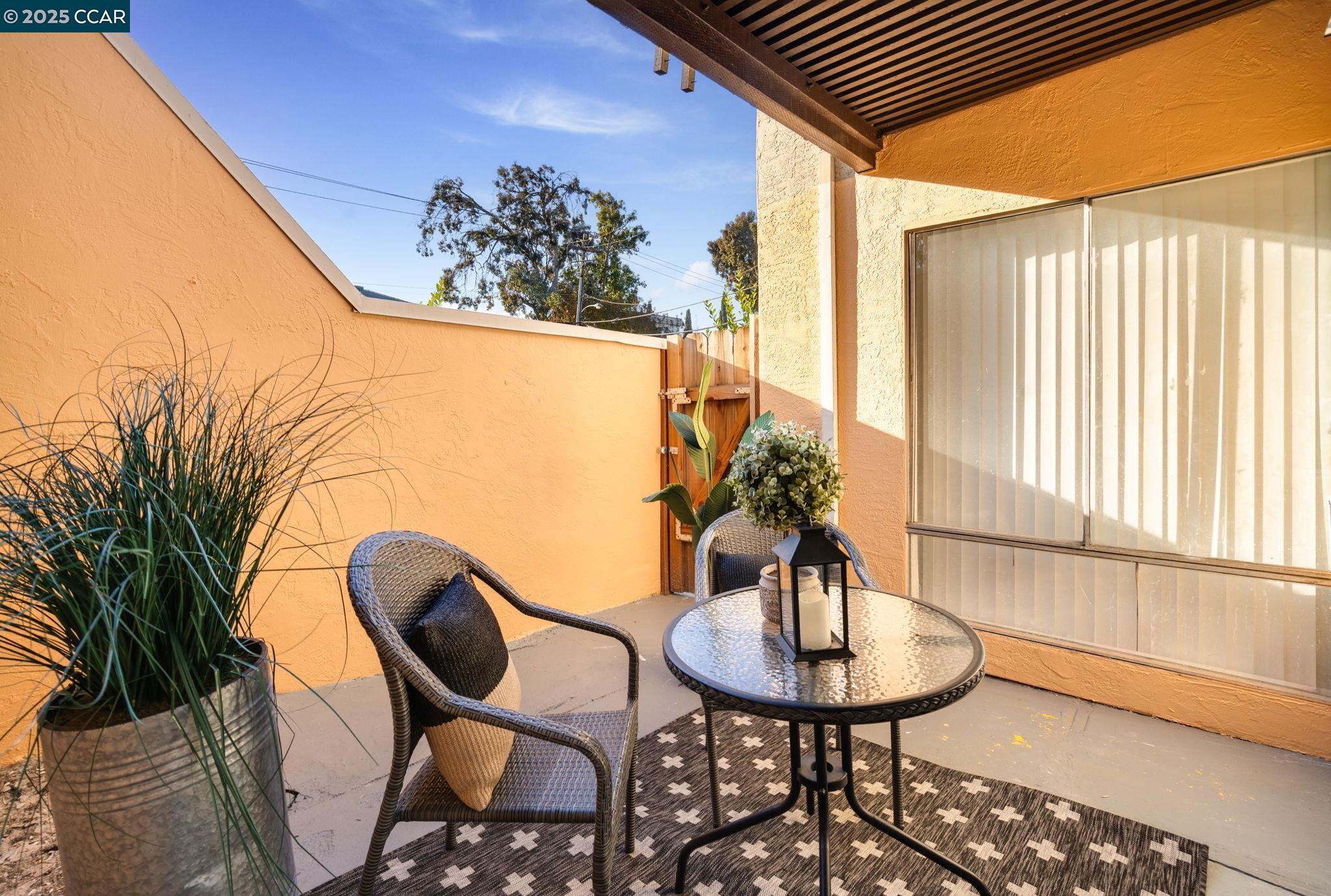 Detail Gallery Image 23 of 33 For 1600 Laguna St #D,  Concord,  CA 94520 - 1 Beds | 1 Baths