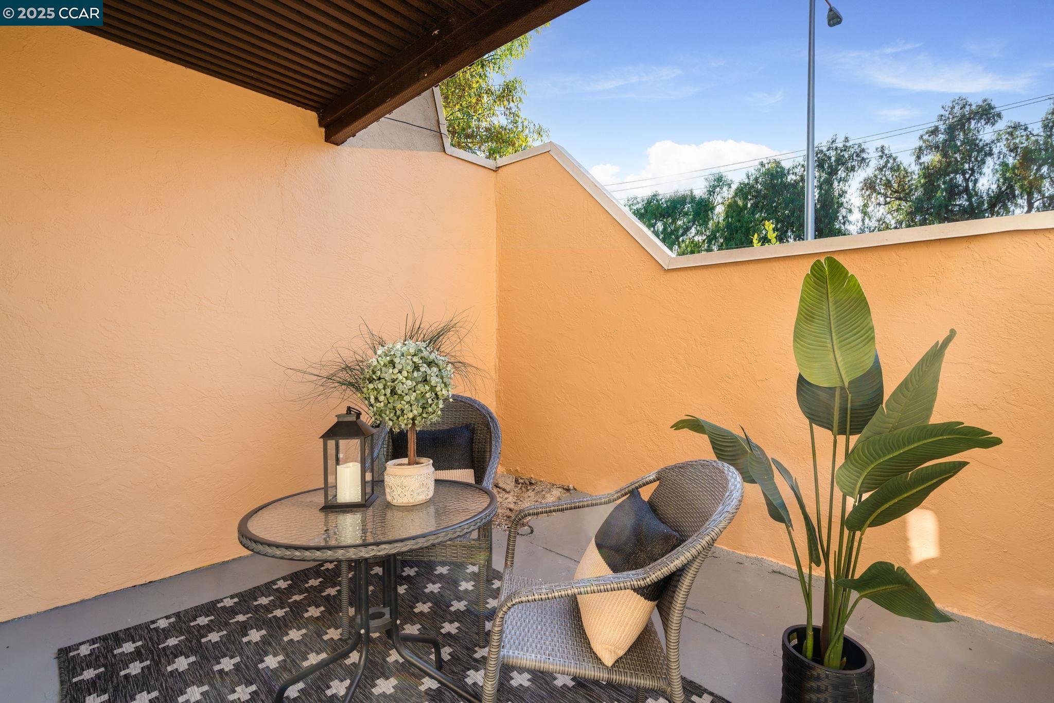 Detail Gallery Image 24 of 33 For 1600 Laguna St #D,  Concord,  CA 94520 - 1 Beds | 1 Baths