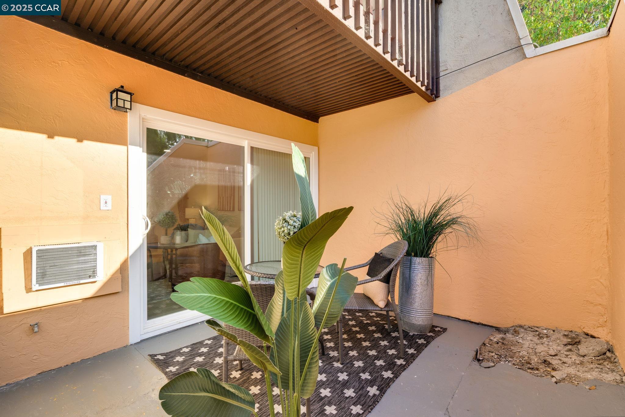 Detail Gallery Image 25 of 33 For 1600 Laguna St #D,  Concord,  CA 94520 - 1 Beds | 1 Baths