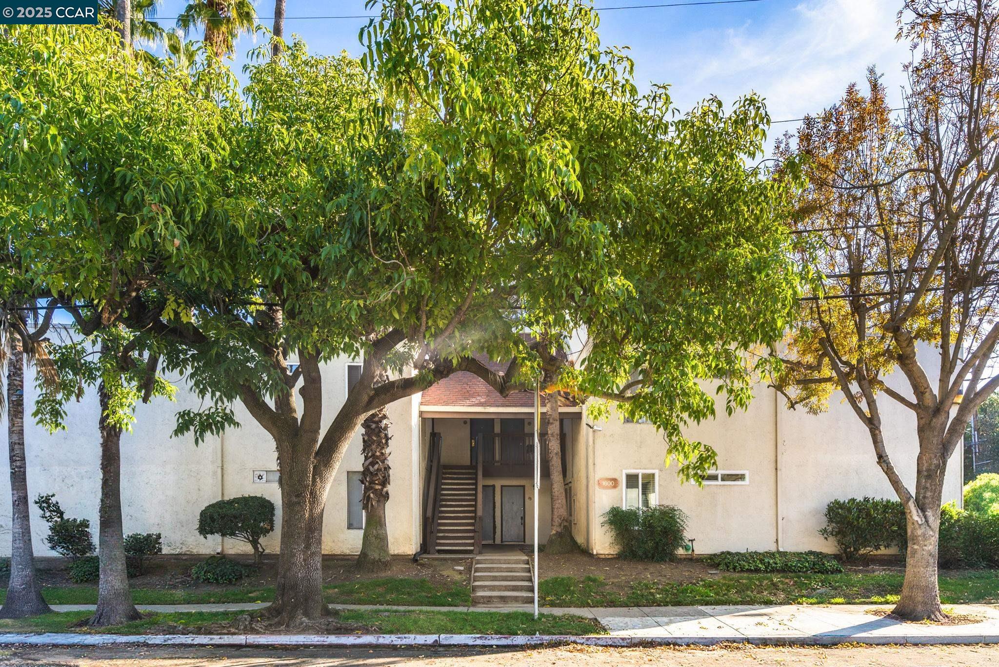 Detail Gallery Image 27 of 33 For 1600 Laguna St #D,  Concord,  CA 94520 - 1 Beds | 1 Baths