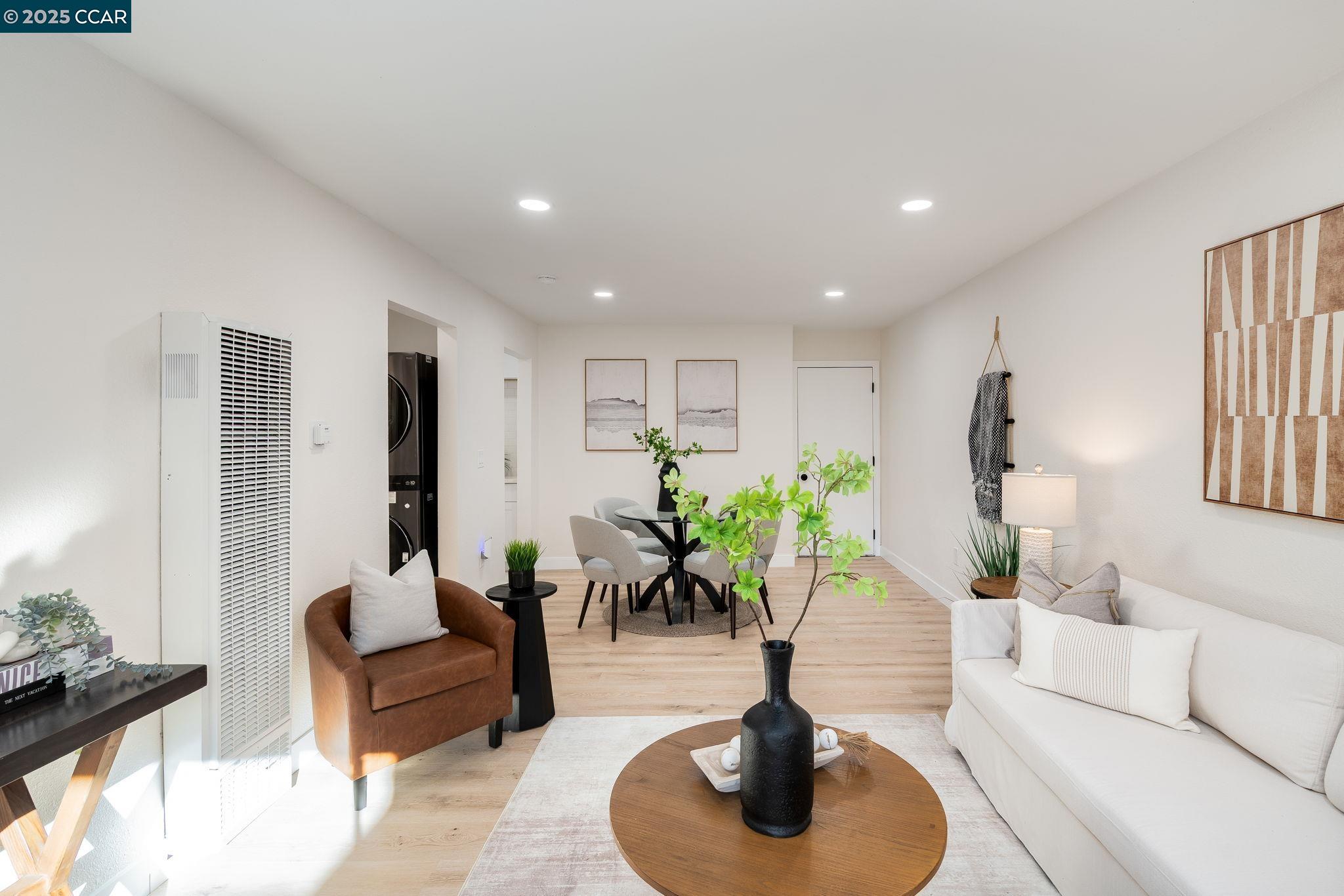 Detail Gallery Image 7 of 33 For 1600 Laguna St #D,  Concord,  CA 94520 - 1 Beds | 1 Baths