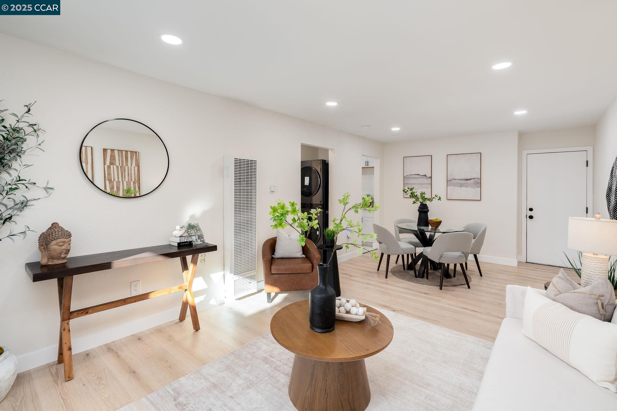 Detail Gallery Image 8 of 33 For 1600 Laguna St #D,  Concord,  CA 94520 - 1 Beds | 1 Baths