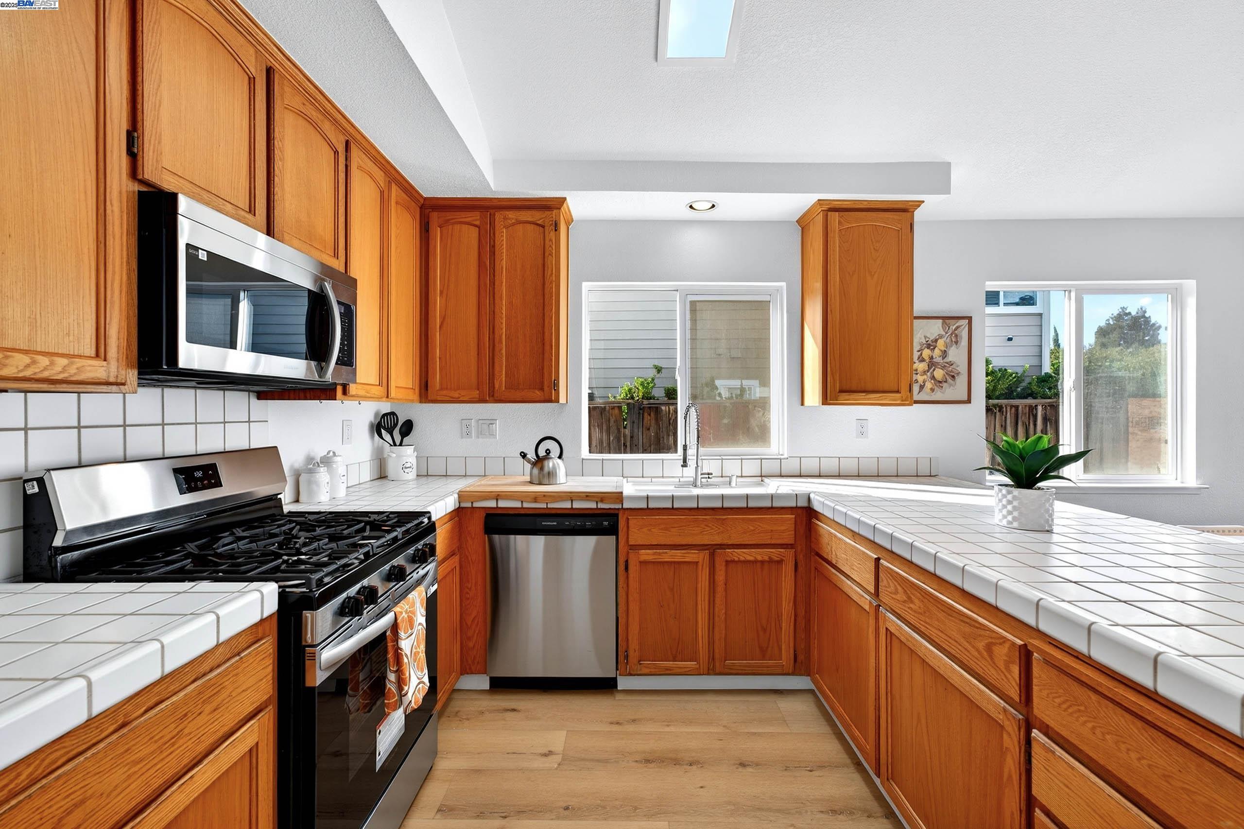 Detail Gallery Image 8 of 38 For 1713 Mount Hamilton Dr, Antioch,  CA 94531 - 3 Beds | 2 Baths