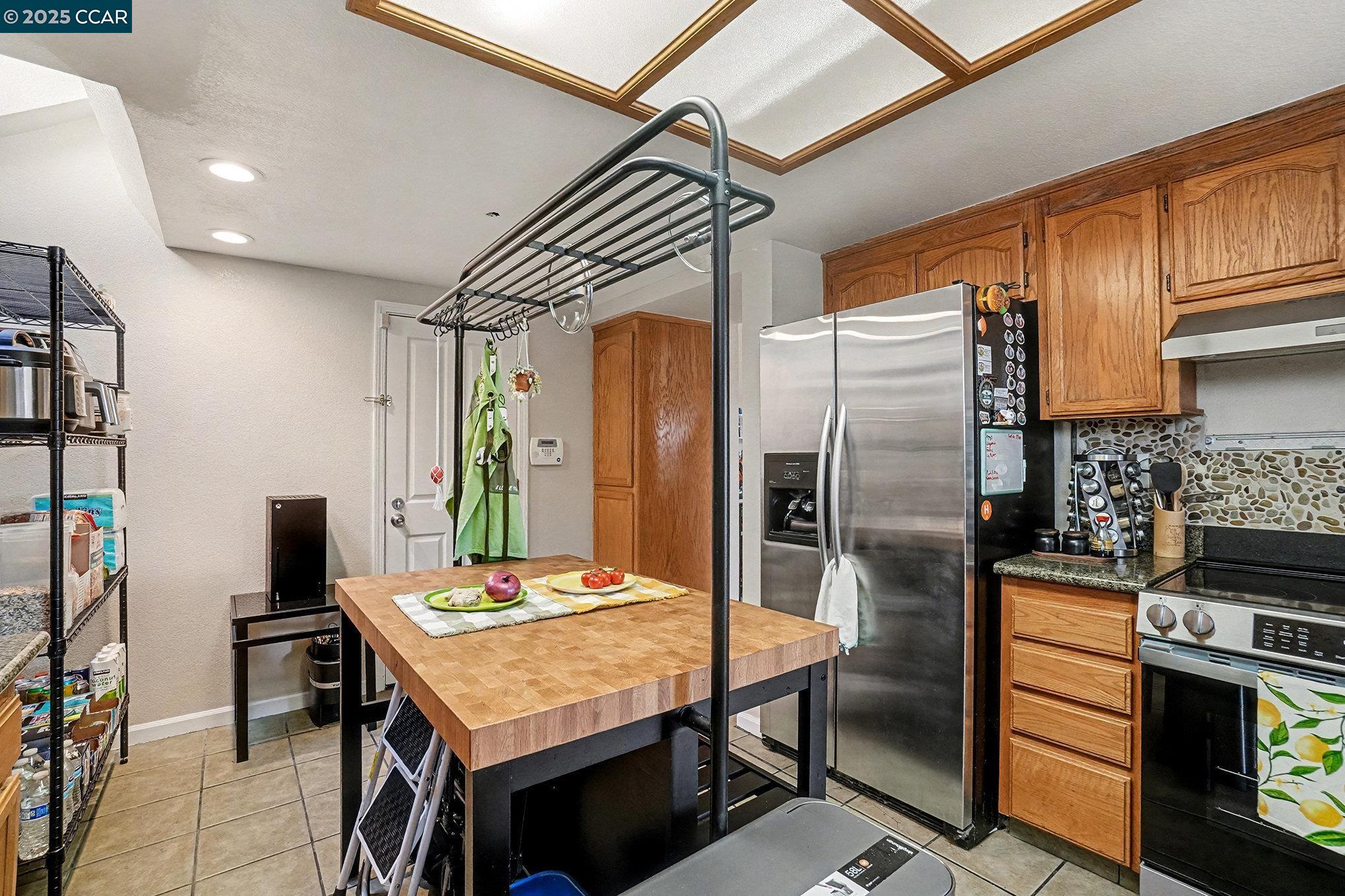 Detail Gallery Image 12 of 36 For 448 Jade Cir, Vallejo,  CA 94590 - 3 Beds | 2/1 Baths