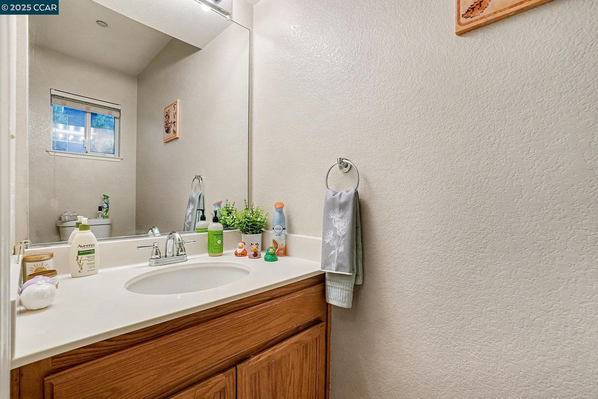 Detail Gallery Image 13 of 36 For 448 Jade Cir, Vallejo,  CA 94590 - 3 Beds | 2/1 Baths