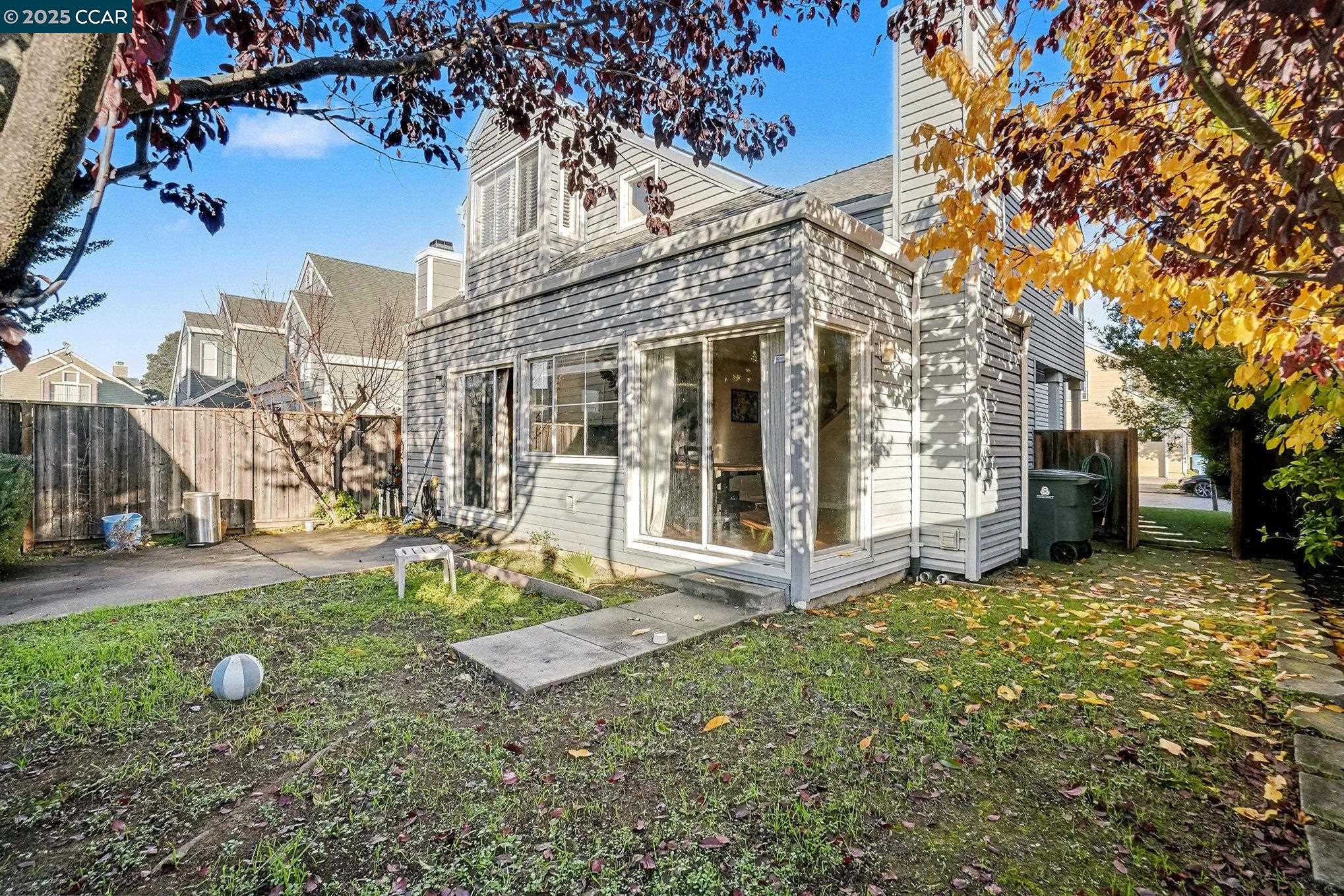 Detail Gallery Image 23 of 37 For 448 Jade Cir, Vallejo,  CA 94590 - 3 Beds | 2/1 Baths