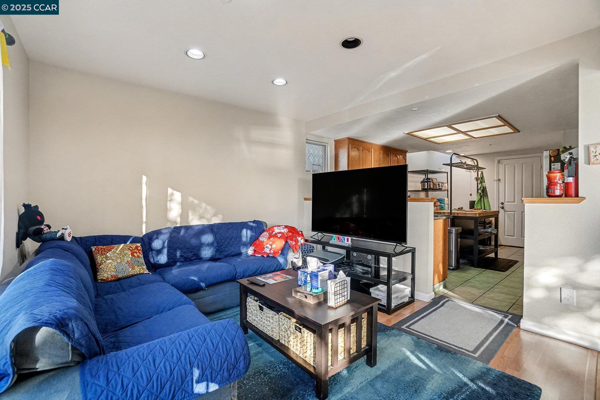 Detail Gallery Image 9 of 36 For 448 Jade Cir, Vallejo,  CA 94590 - 3 Beds | 2/1 Baths