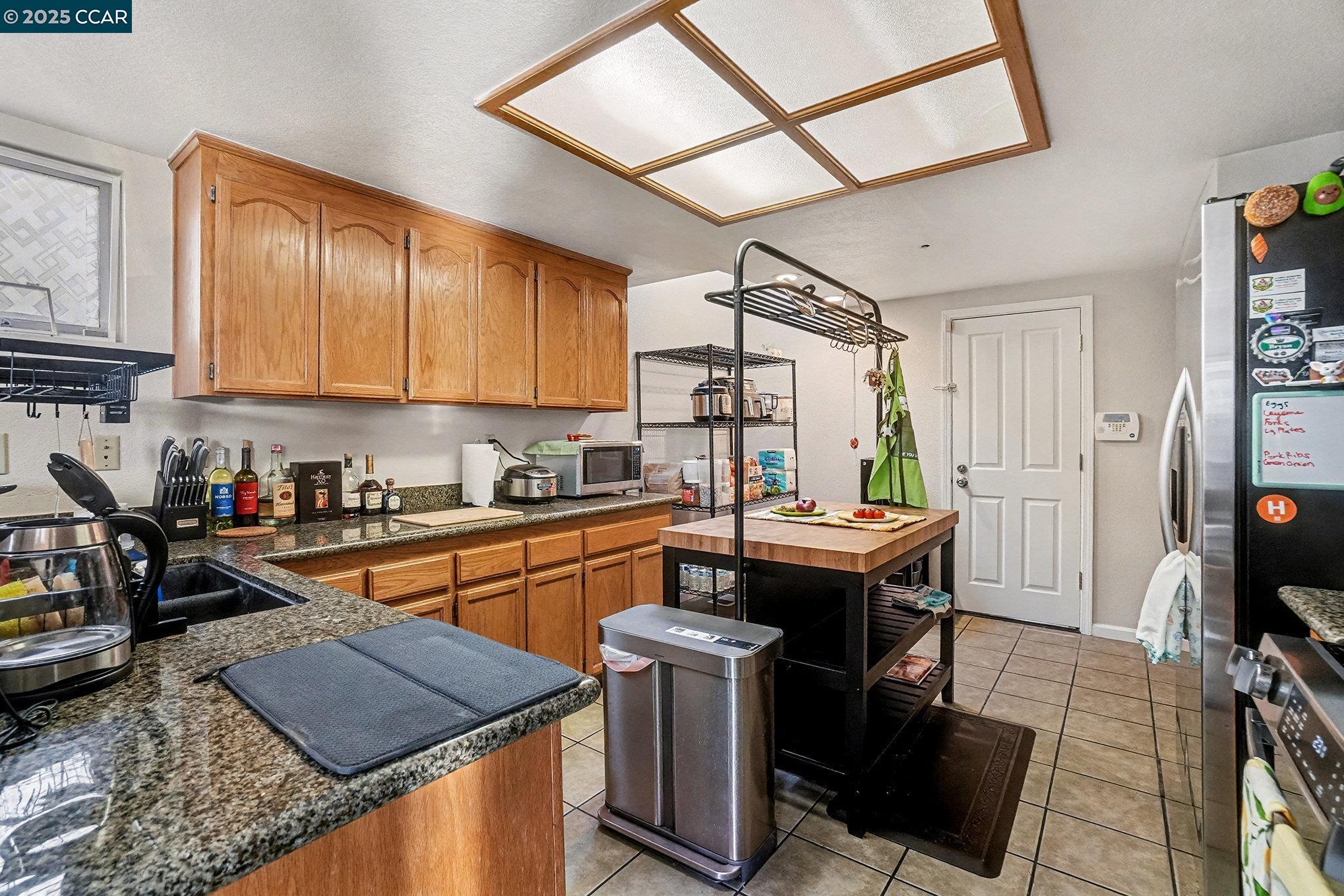 Detail Gallery Image 10 of 36 For 448 Jade Cir, Vallejo,  CA 94590 - 3 Beds | 2/1 Baths