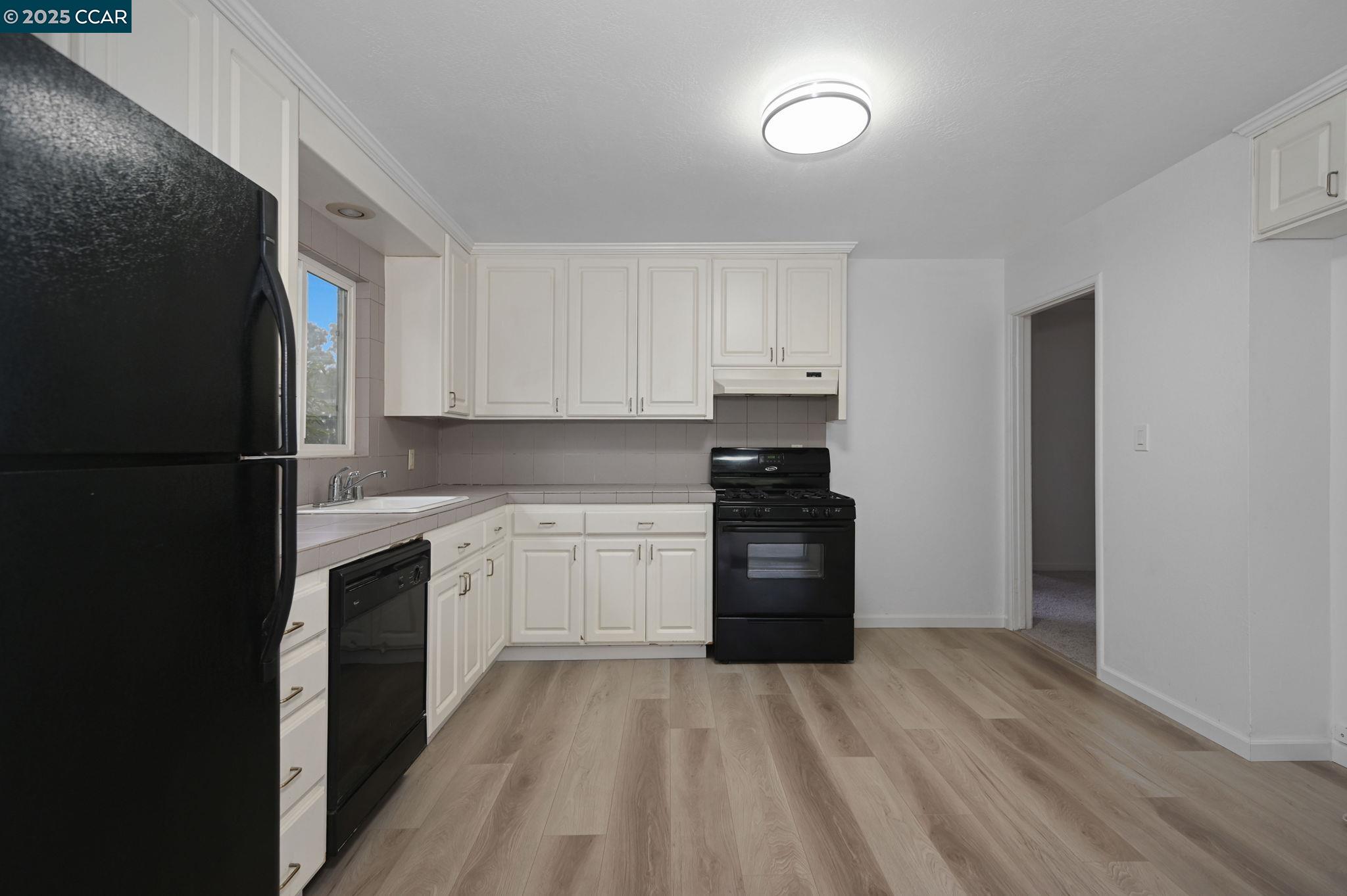 Detail Gallery Image 9 of 24 For 328 Norman Ave, Concord,  CA 94520 - 2 Beds | 1 Baths