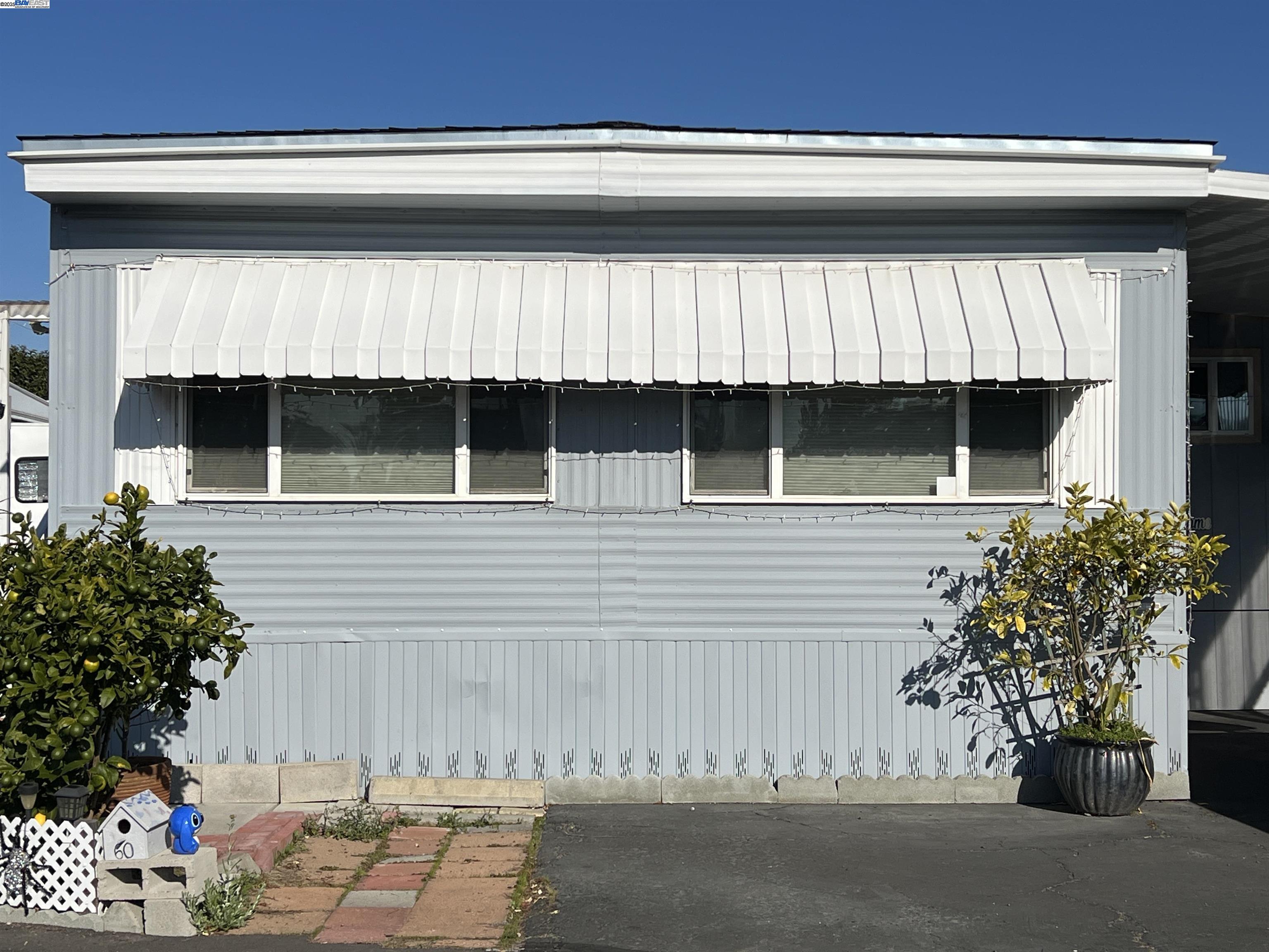 Detail Gallery Image 2 of 8 For 2100 Lewelling Blvd #60,  San Leandro,  CA 94579 - 2 Beds | 1 Baths