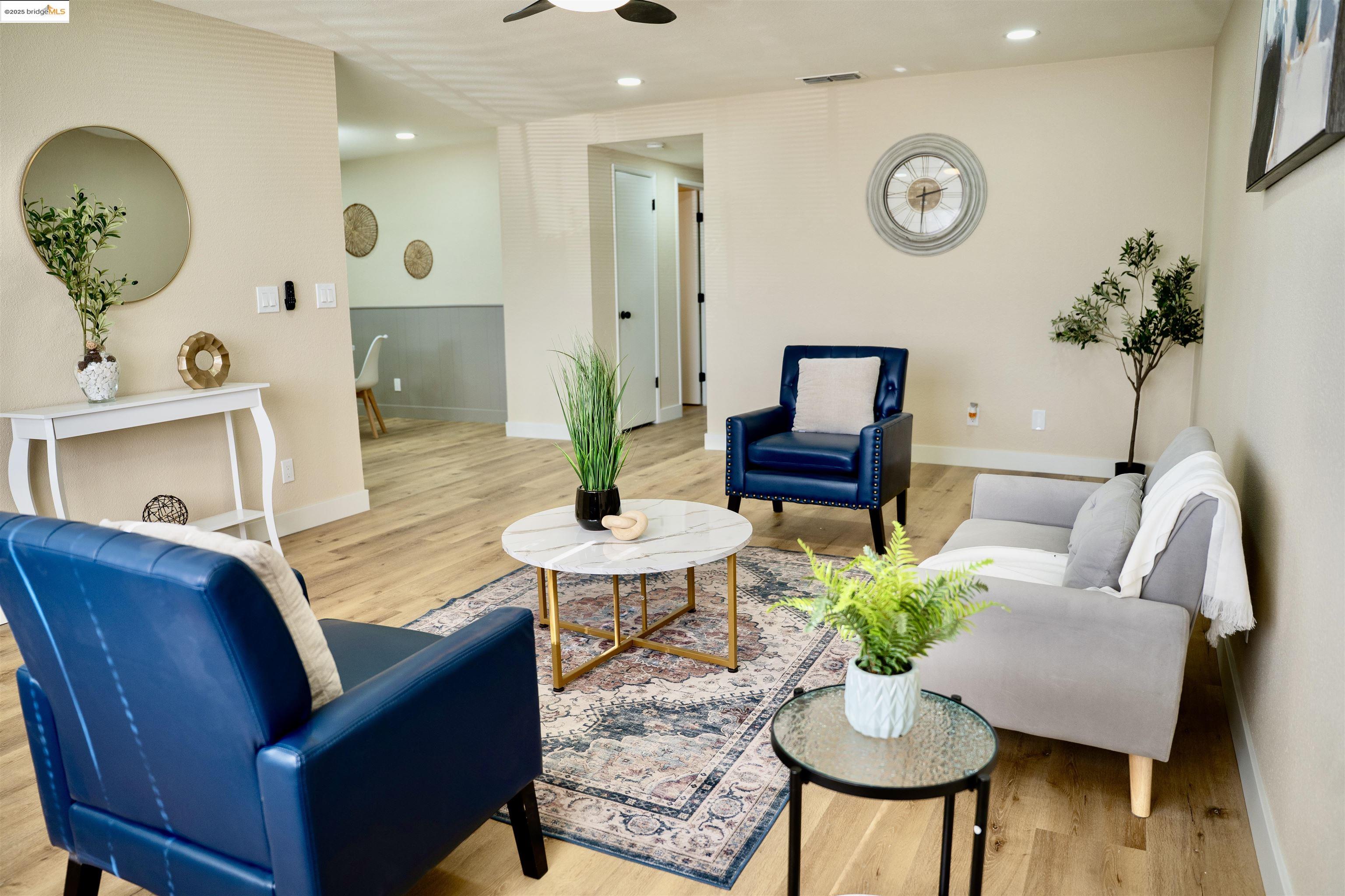 Detail Gallery Image 2 of 26 For 703 Prospector Dr, Stockton,  CA 95210 - 3 Beds | 2 Baths