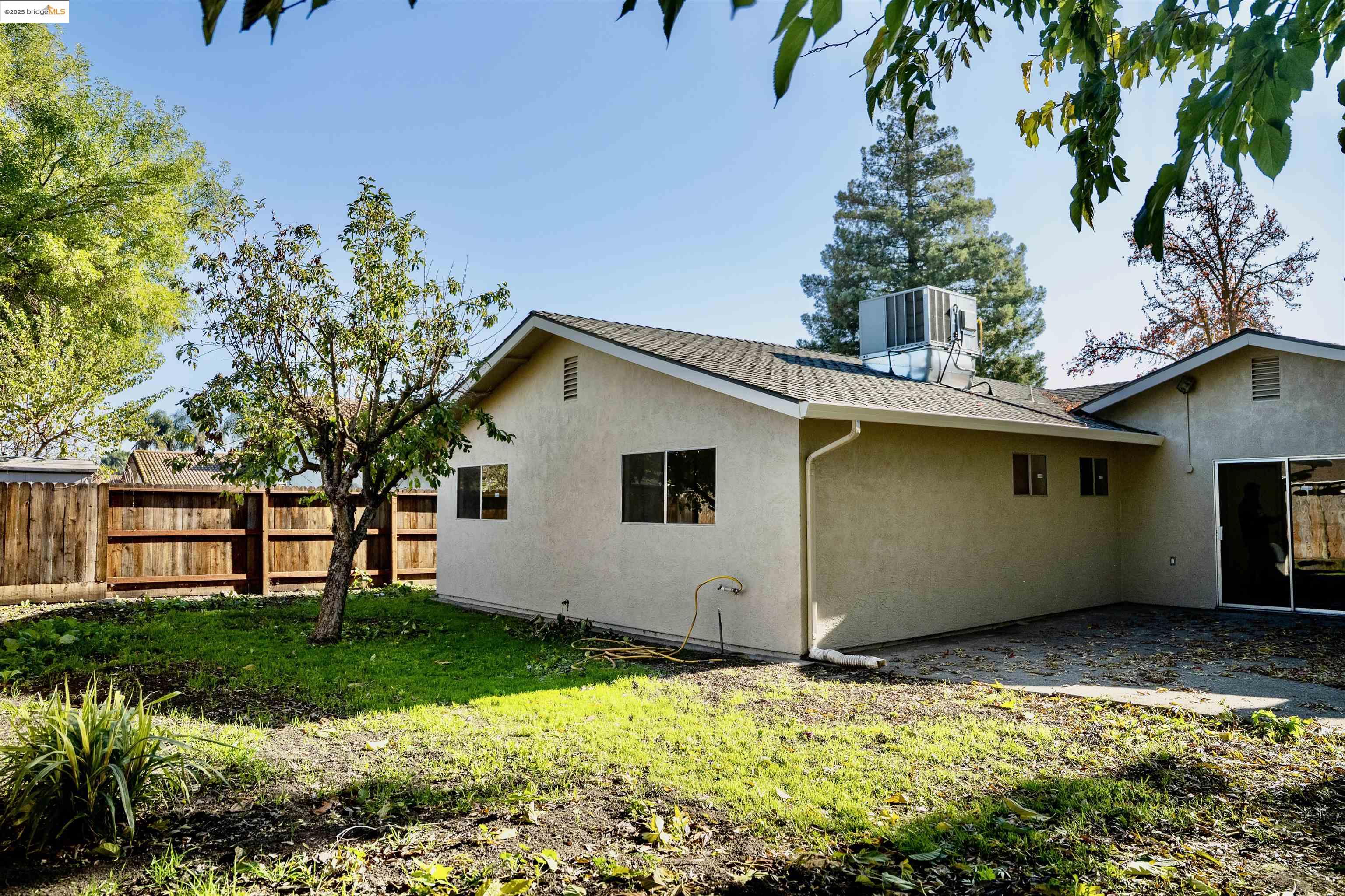 Detail Gallery Image 21 of 26 For 703 Prospector Dr, Stockton,  CA 95210 - 3 Beds | 2 Baths