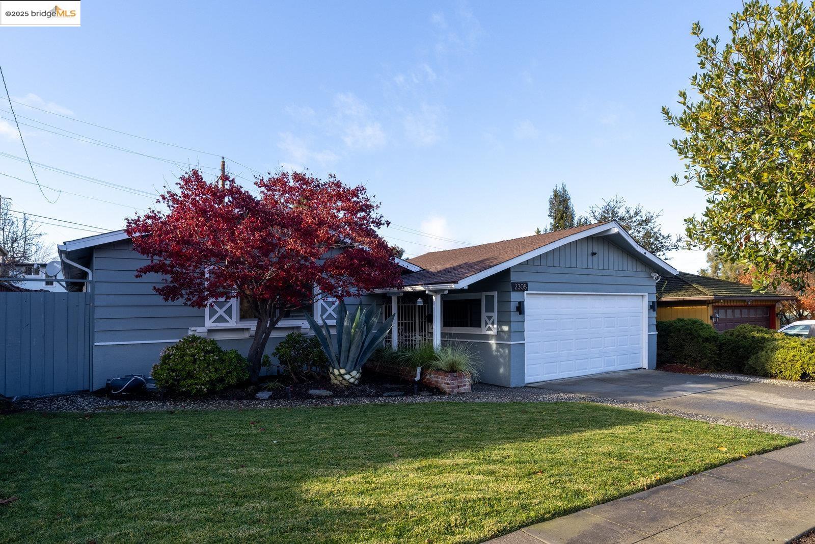 Detail Gallery Image 2 of 52 For 2305 Greenridge Dr, El Sobrante,  CA 94803 - 3 Beds | 2 Baths
