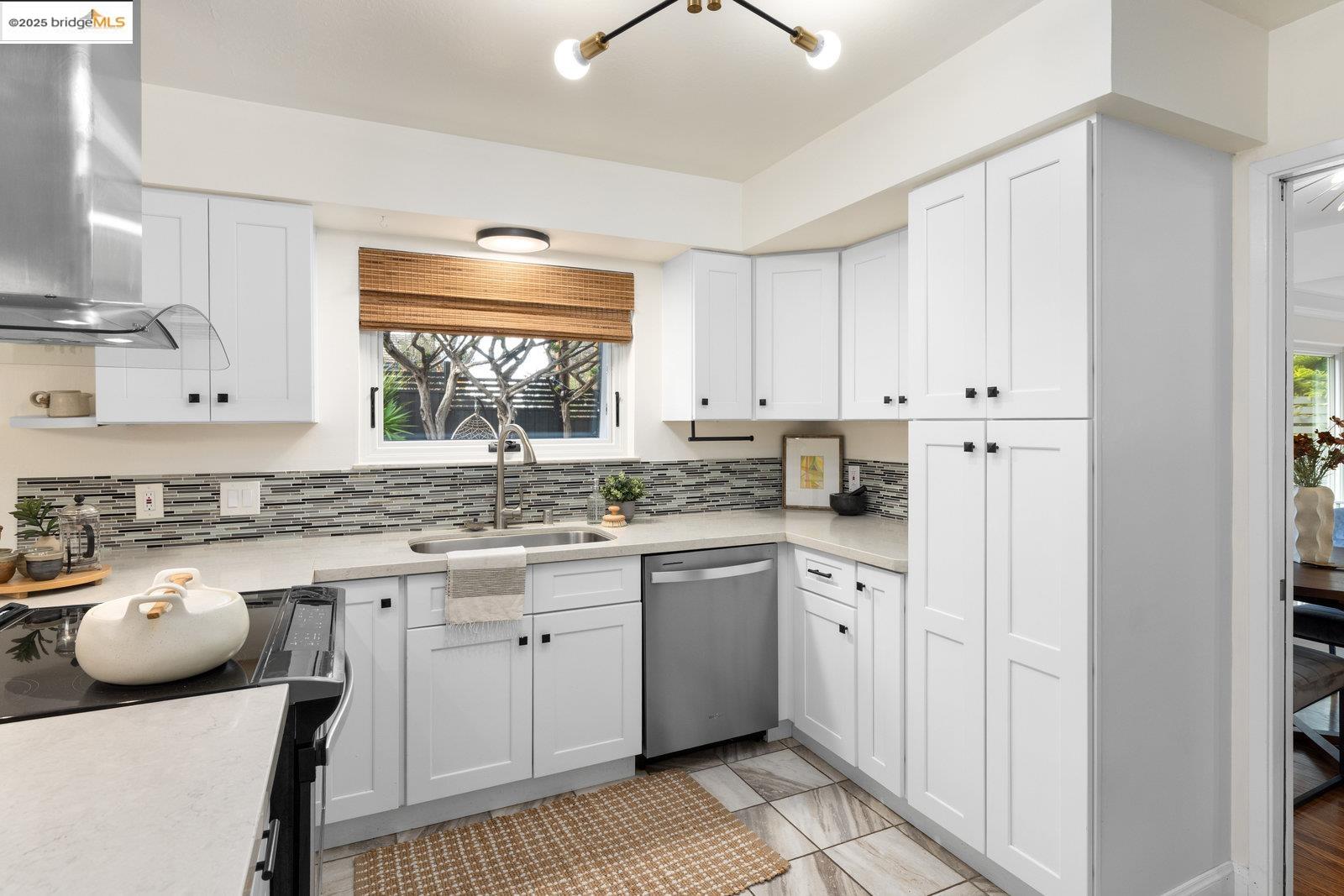 Detail Gallery Image 15 of 52 For 2305 Greenridge Dr, El Sobrante,  CA 94803 - 3 Beds | 2 Baths