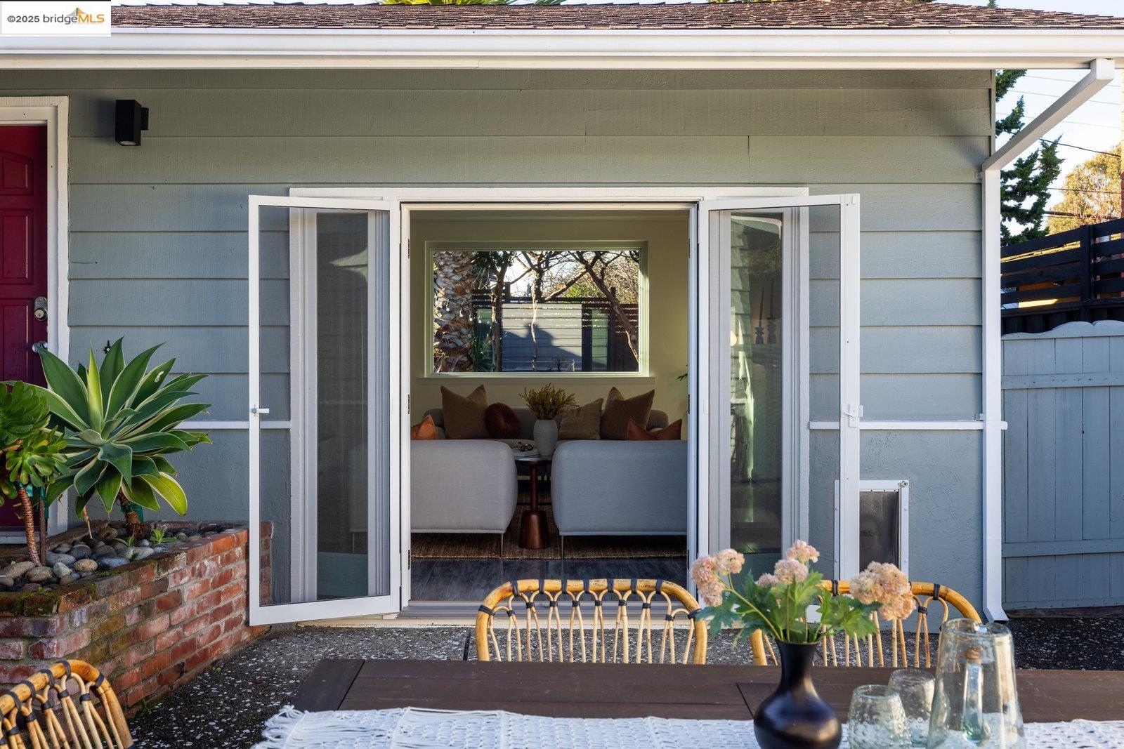 Detail Gallery Image 8 of 52 For 2305 Greenridge Dr, El Sobrante,  CA 94803 - 3 Beds | 2 Baths