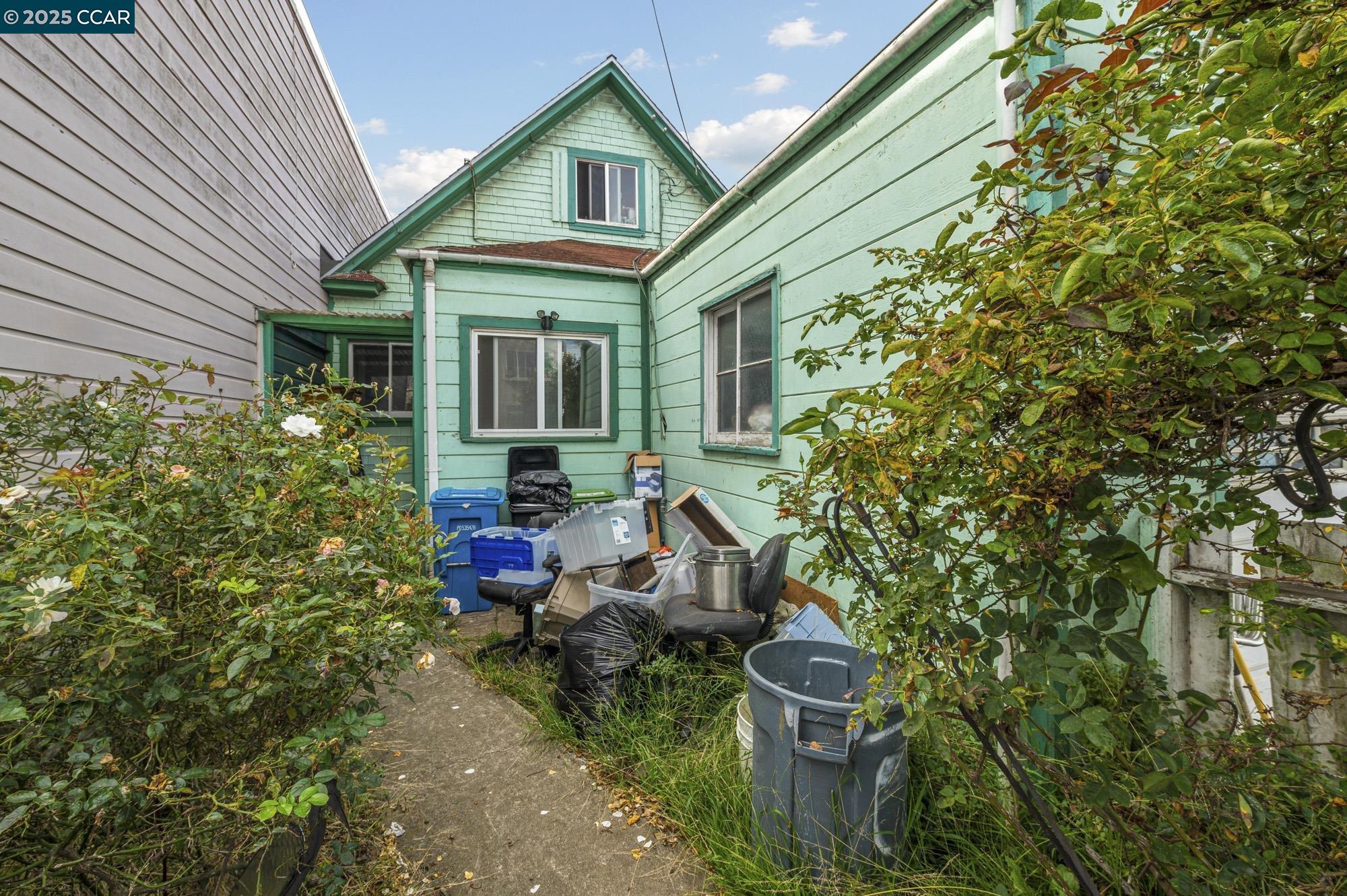 Detail Gallery Image 4 of 20 For 73 Tioga Ave, San Francisco,  CA 94134 - 2 Beds | 1 Baths