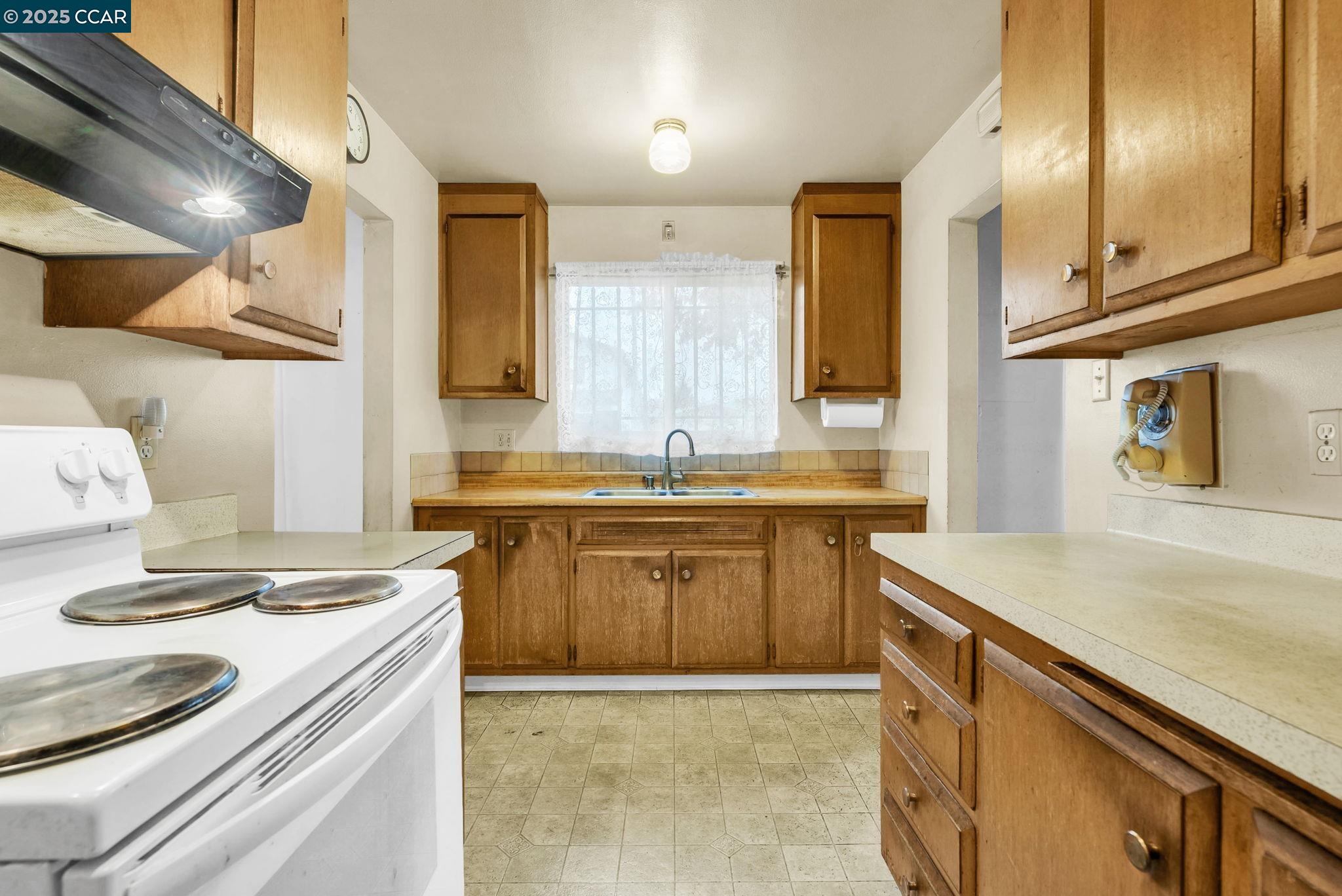 Detail Gallery Image 13 of 47 For 1246 Otis Dr, Alameda,  CA 94501 - 4 Beds | 2 Baths