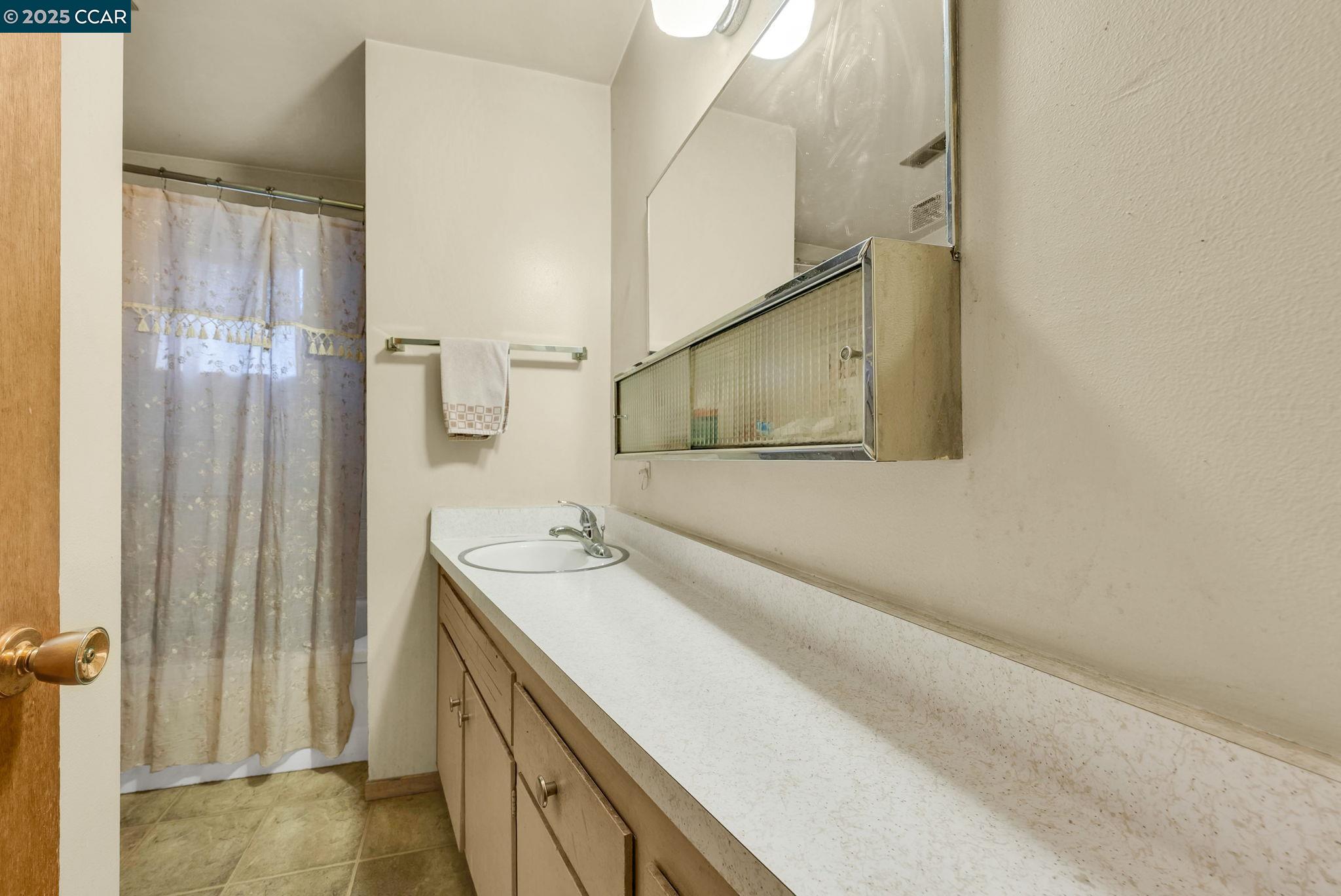 Detail Gallery Image 23 of 47 For 1246 Otis Dr, Alameda,  CA 94501 - 4 Beds | 2 Baths