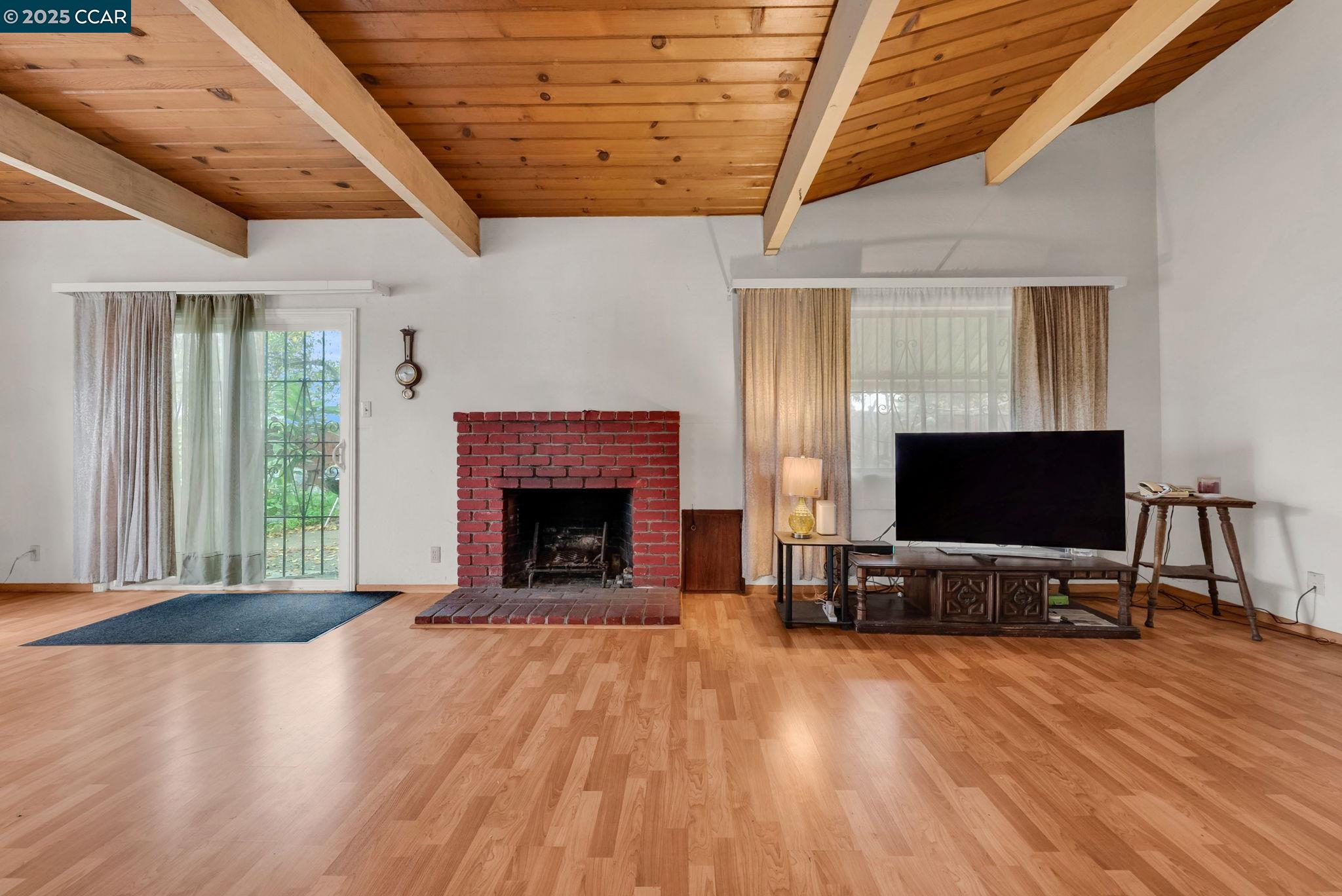 Detail Gallery Image 6 of 47 For 1246 Otis Dr, Alameda,  CA 94501 - 4 Beds | 2 Baths