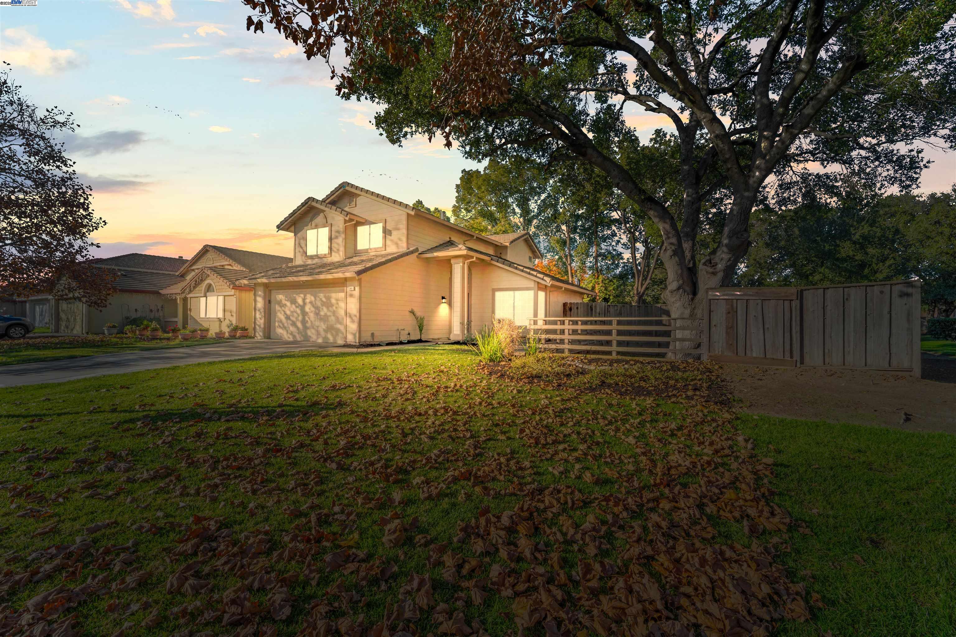 Detail Gallery Image 2 of 41 For 349 Oak Glen Dr, Oakley,  CA 94561 - 3 Beds | 2/1 Baths