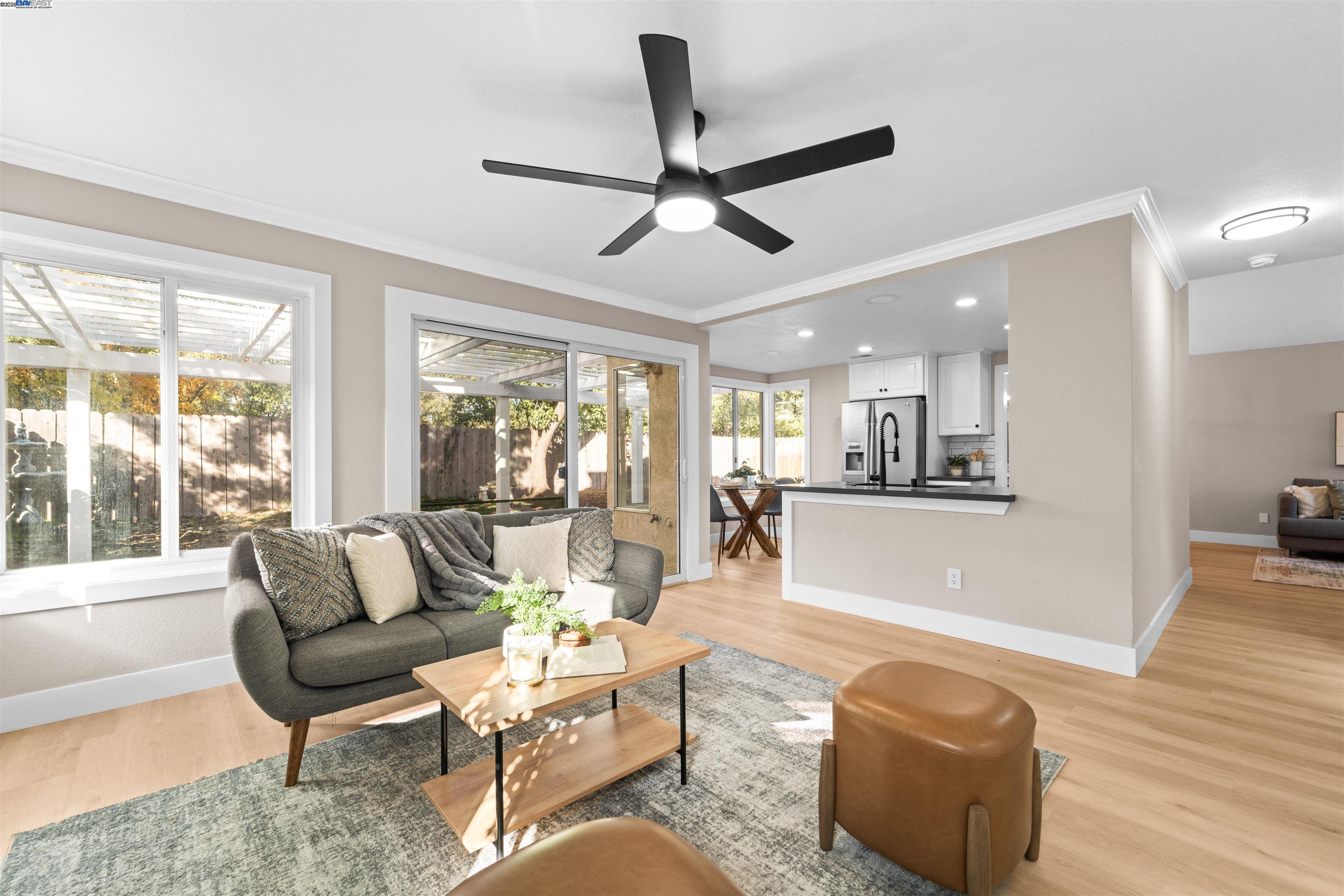 Detail Gallery Image 12 of 41 For 349 Oak Glen Dr, Oakley,  CA 94561 - 3 Beds | 2/1 Baths