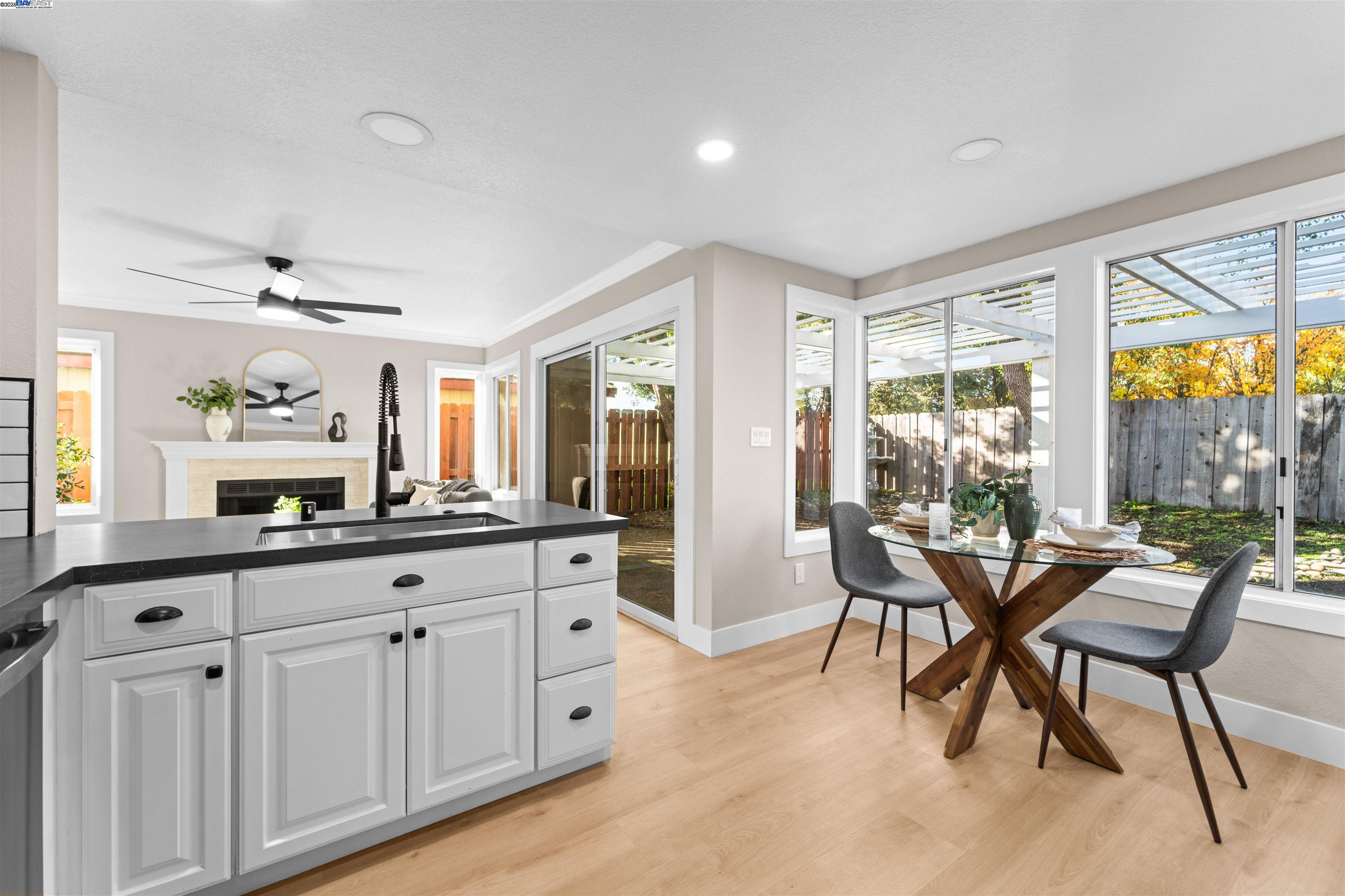 Detail Gallery Image 13 of 41 For 349 Oak Glen Dr, Oakley,  CA 94561 - 3 Beds | 2/1 Baths