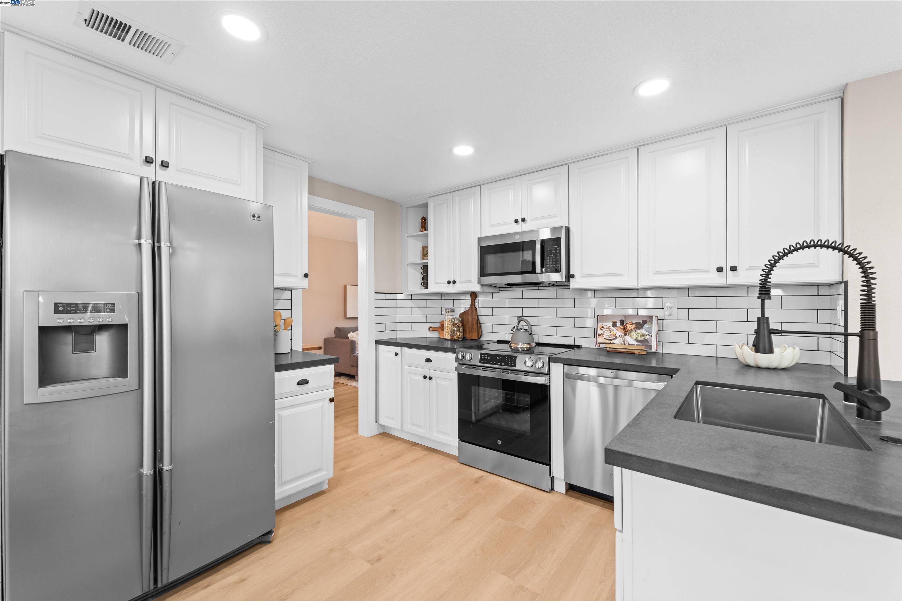 Detail Gallery Image 15 of 41 For 349 Oak Glen Dr, Oakley,  CA 94561 - 3 Beds | 2/1 Baths