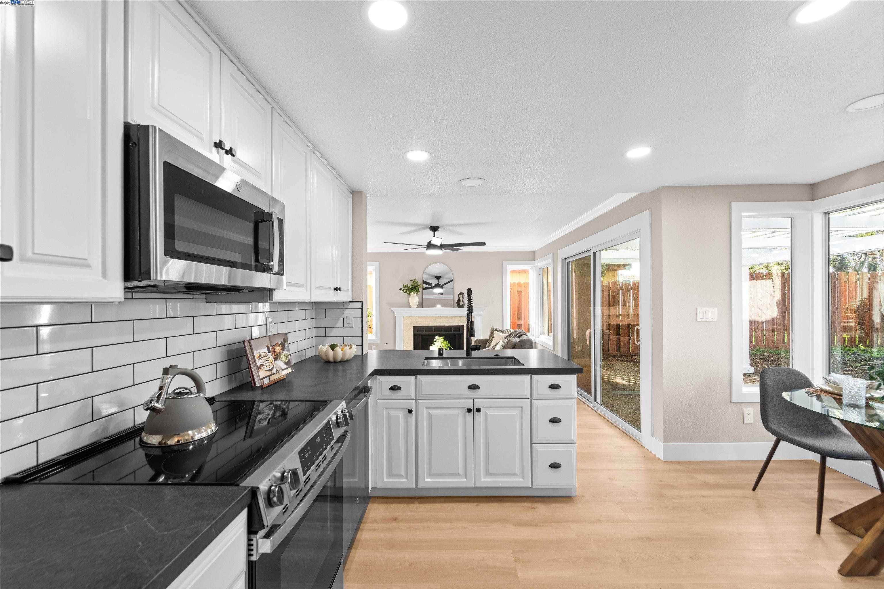 Detail Gallery Image 16 of 41 For 349 Oak Glen Dr, Oakley,  CA 94561 - 3 Beds | 2/1 Baths