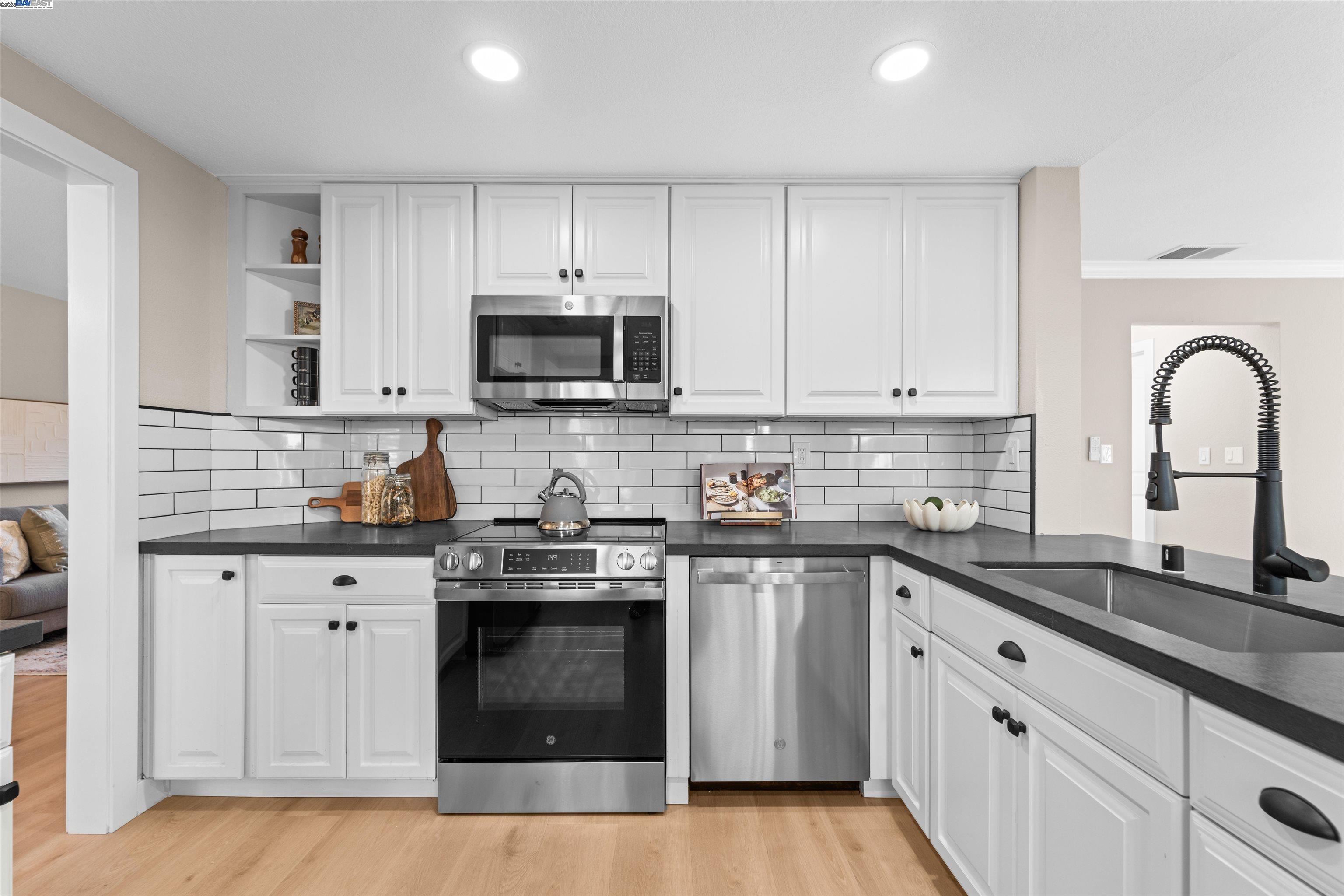 Detail Gallery Image 17 of 41 For 349 Oak Glen Dr, Oakley,  CA 94561 - 3 Beds | 2/1 Baths