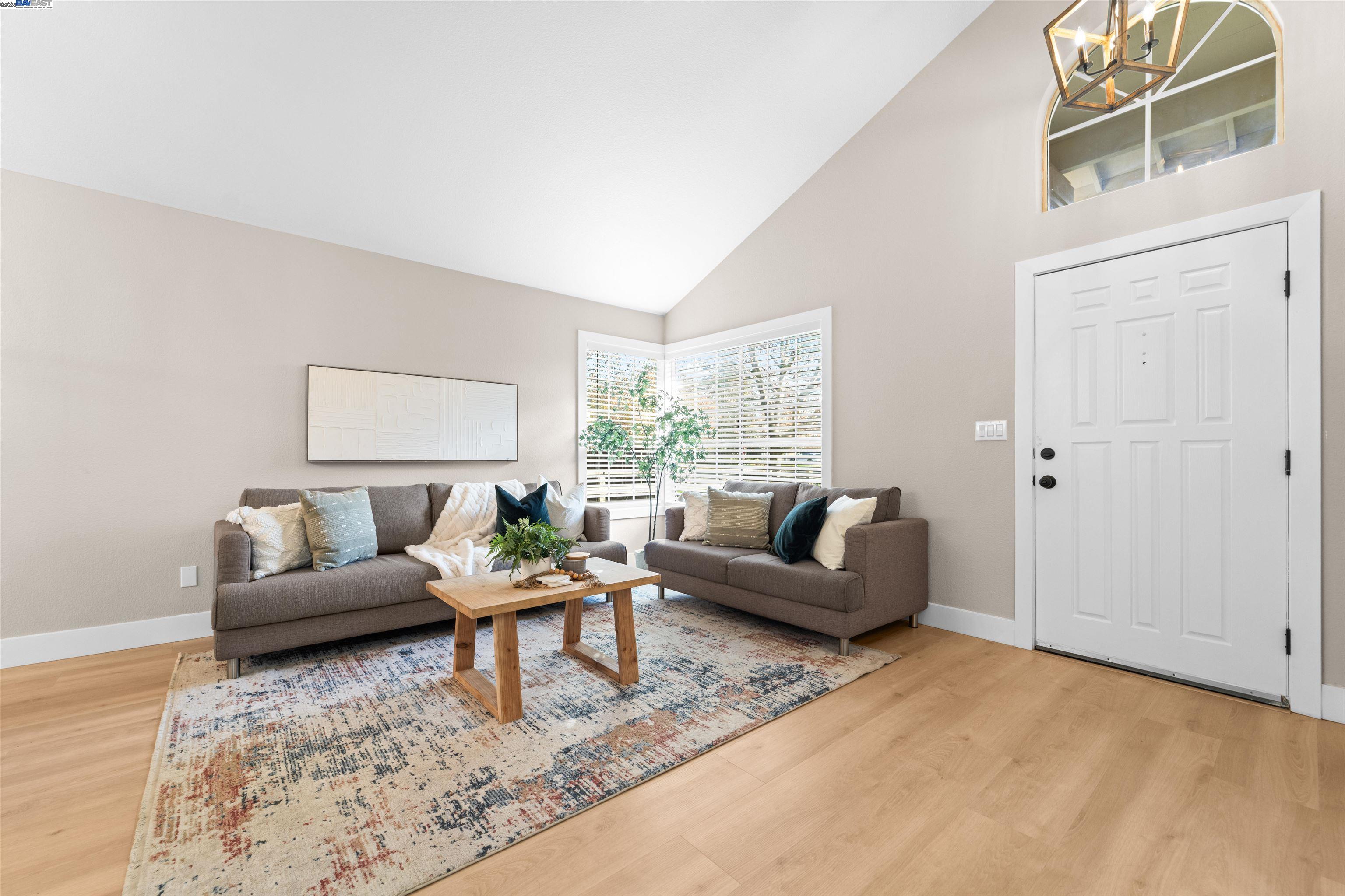 Detail Gallery Image 3 of 41 For 349 Oak Glen Dr, Oakley,  CA 94561 - 3 Beds | 2/1 Baths