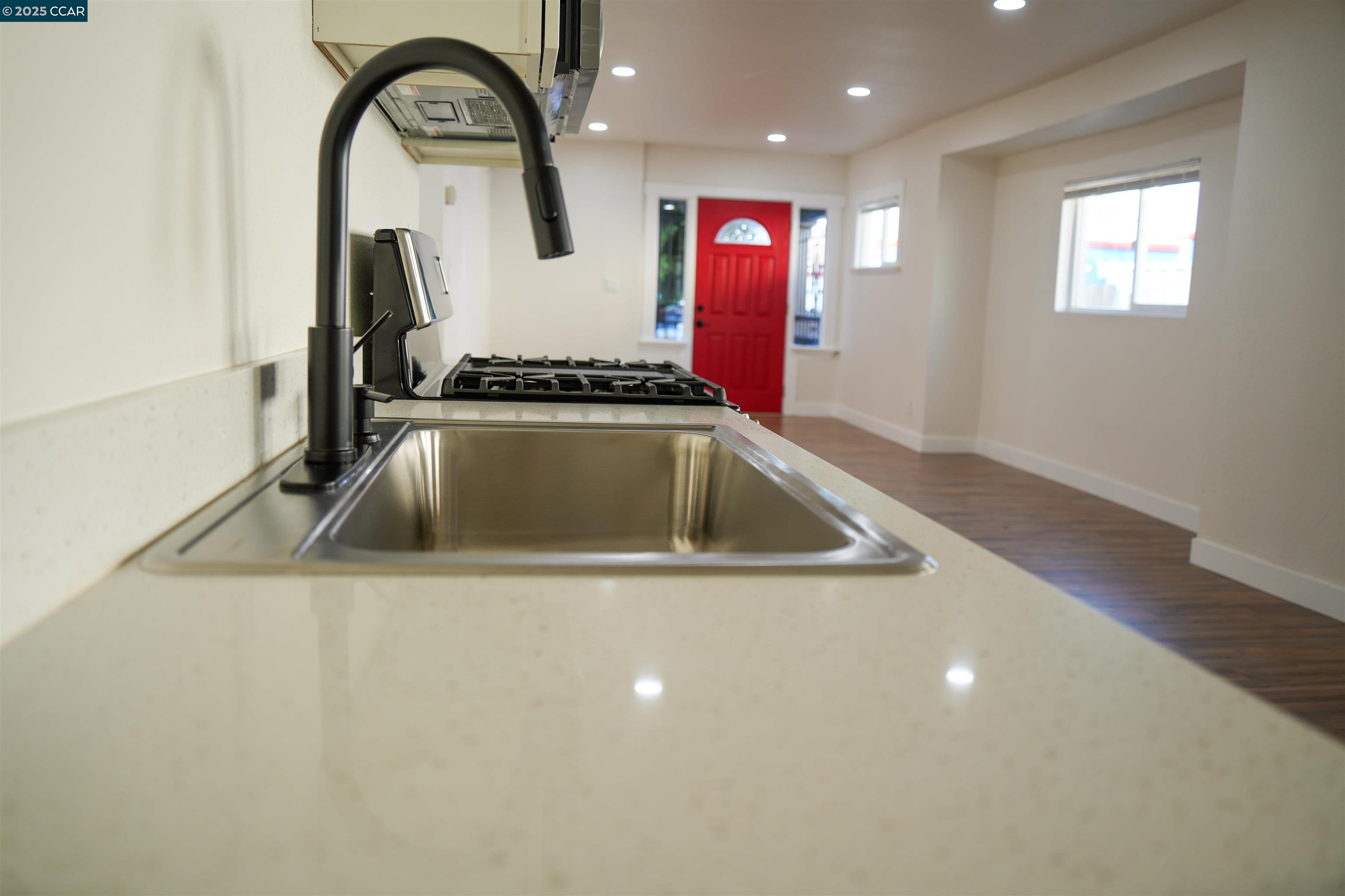 Detail Gallery Image 7 of 24 For 1360 99th Ave, Oakland,  CA 94603 - 3 Beds | 2 Baths