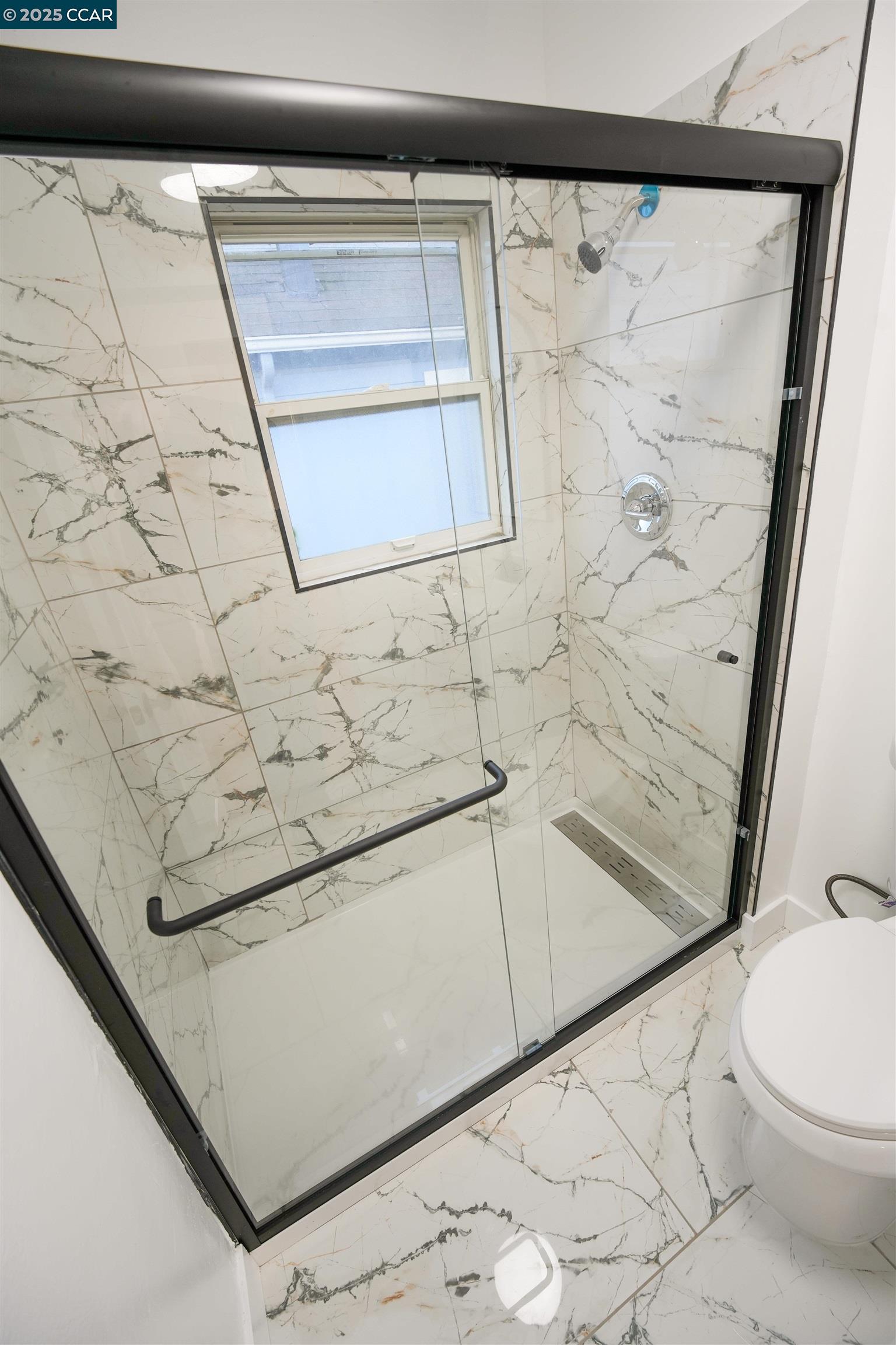 Detail Gallery Image 10 of 24 For 1360 99th Ave, Oakland,  CA 94603 - 3 Beds | 2 Baths