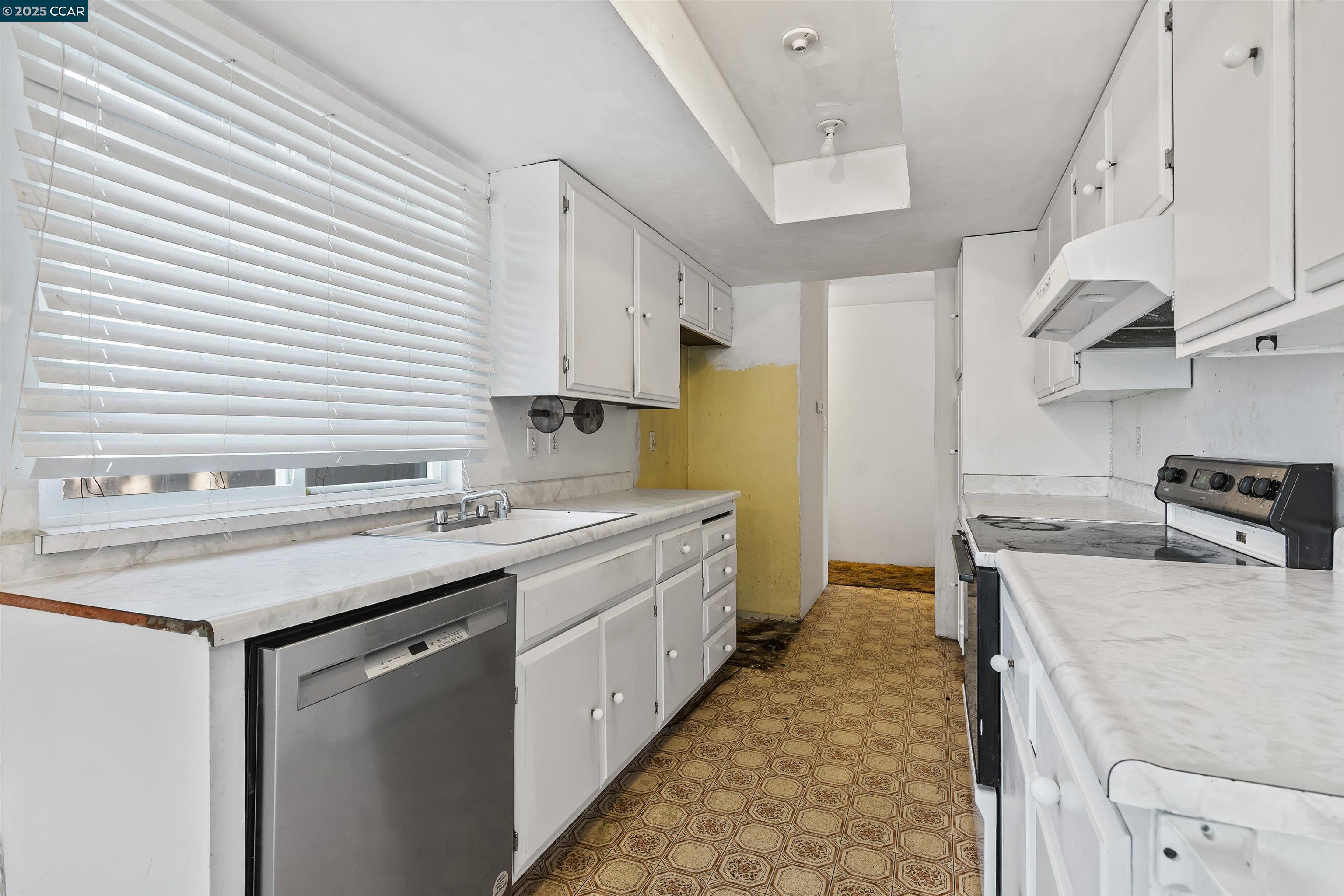 Detail Gallery Image 15 of 29 For 2924 N Francisco Way, Antioch,  CA 94509 - 4 Beds | 2 Baths