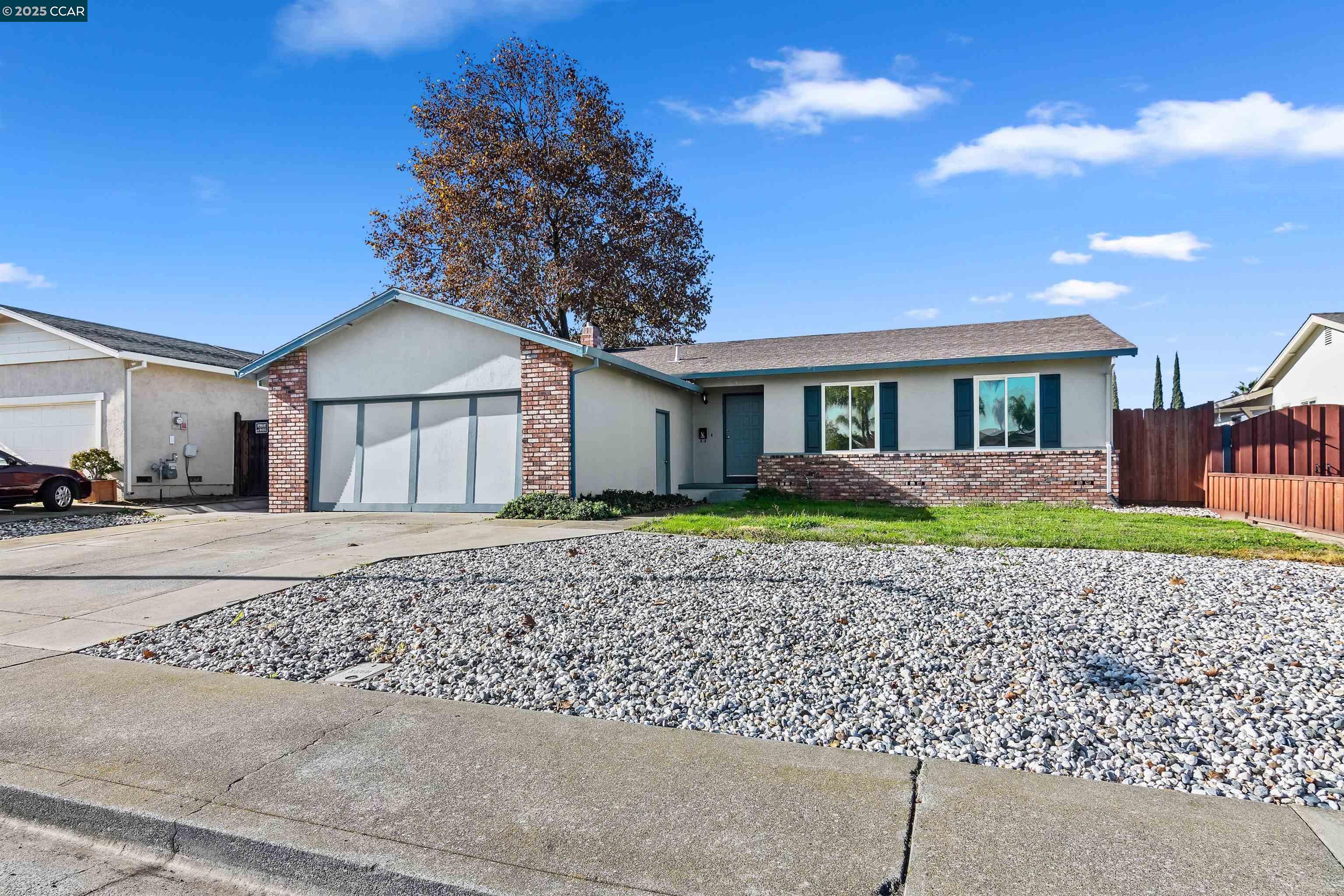 Detail Gallery Image 2 of 29 For 2924 N Francisco Way, Antioch,  CA 94509 - 4 Beds | 2 Baths