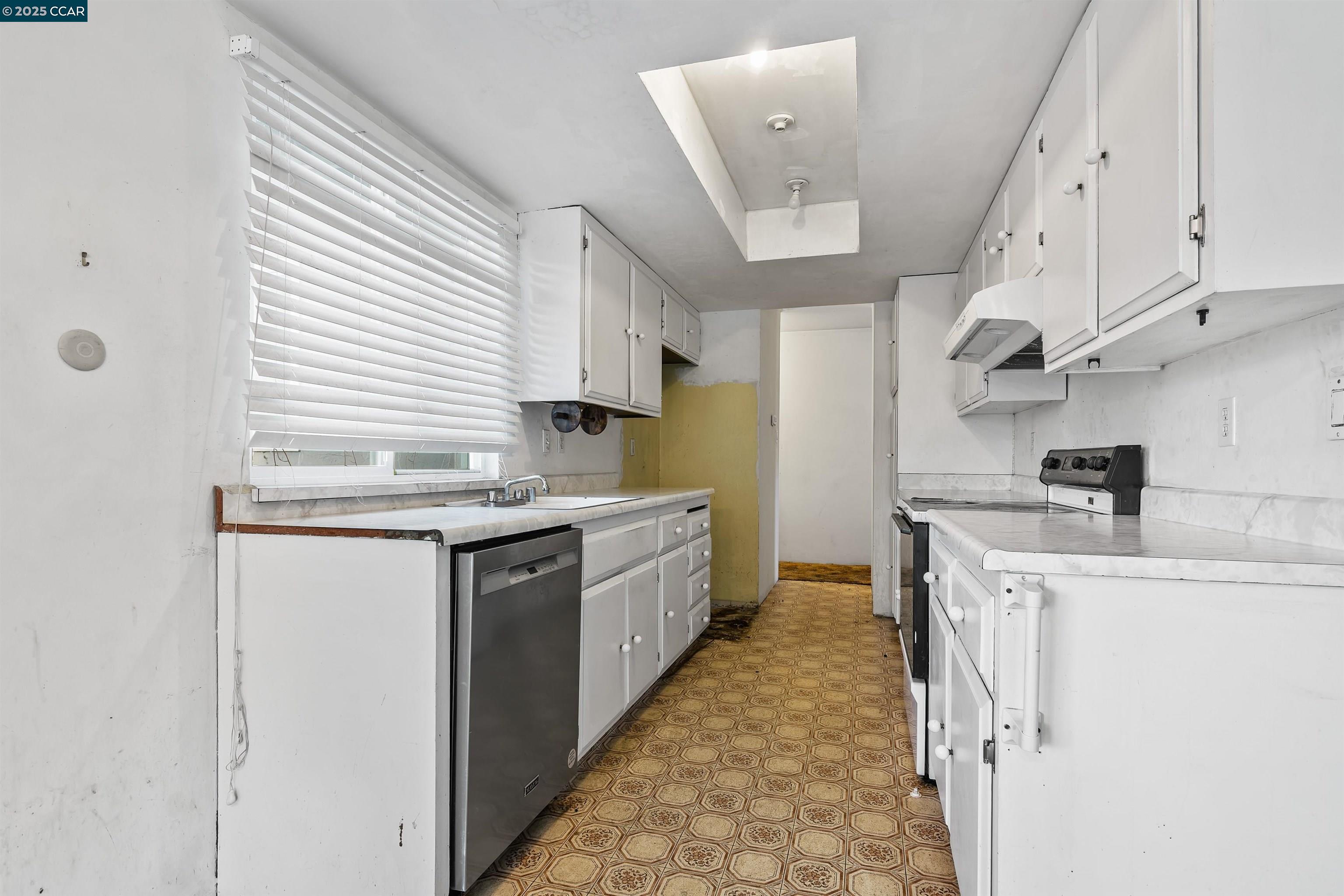 Detail Gallery Image 13 of 29 For 2924 N Francisco Way, Antioch,  CA 94509 - 4 Beds | 2 Baths