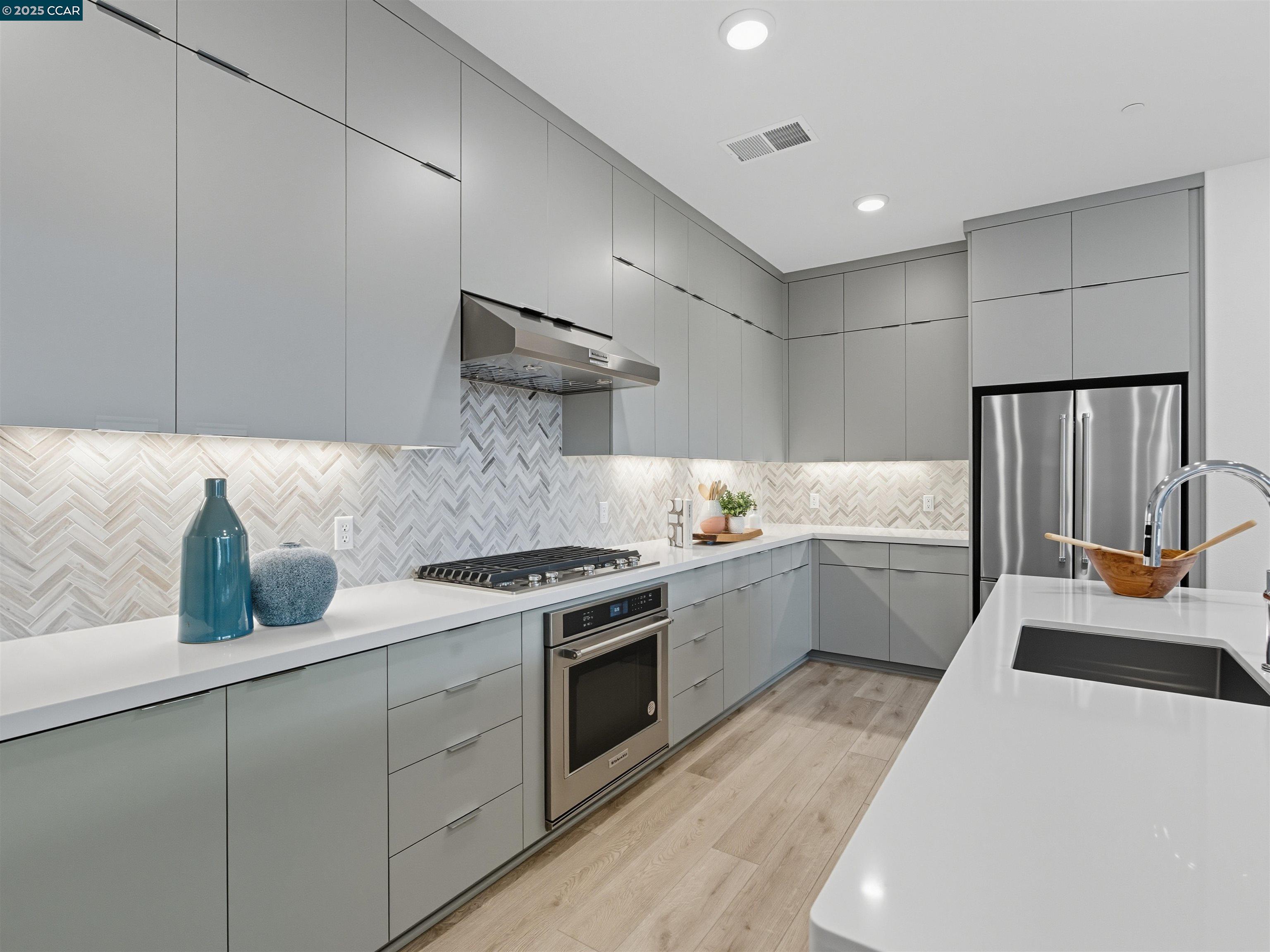 Detail Gallery Image 3 of 49 For 44862 S Grimmer Blvd #201,  Fremont,  CA 94538 - 3 Beds | 2 Baths