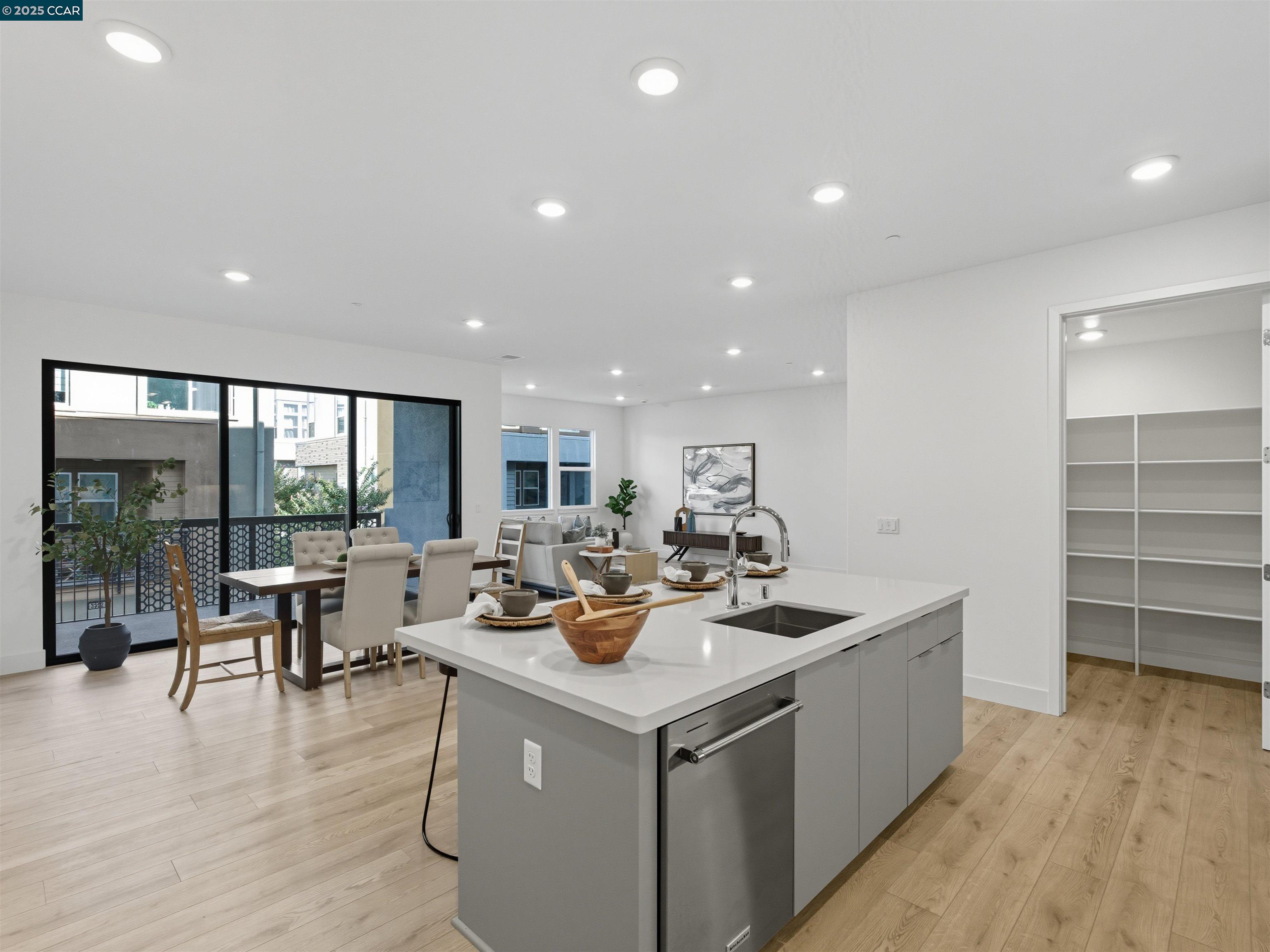 Detail Gallery Image 4 of 49 For 44862 S Grimmer Blvd #201,  Fremont,  CA 94538 - 3 Beds | 2 Baths