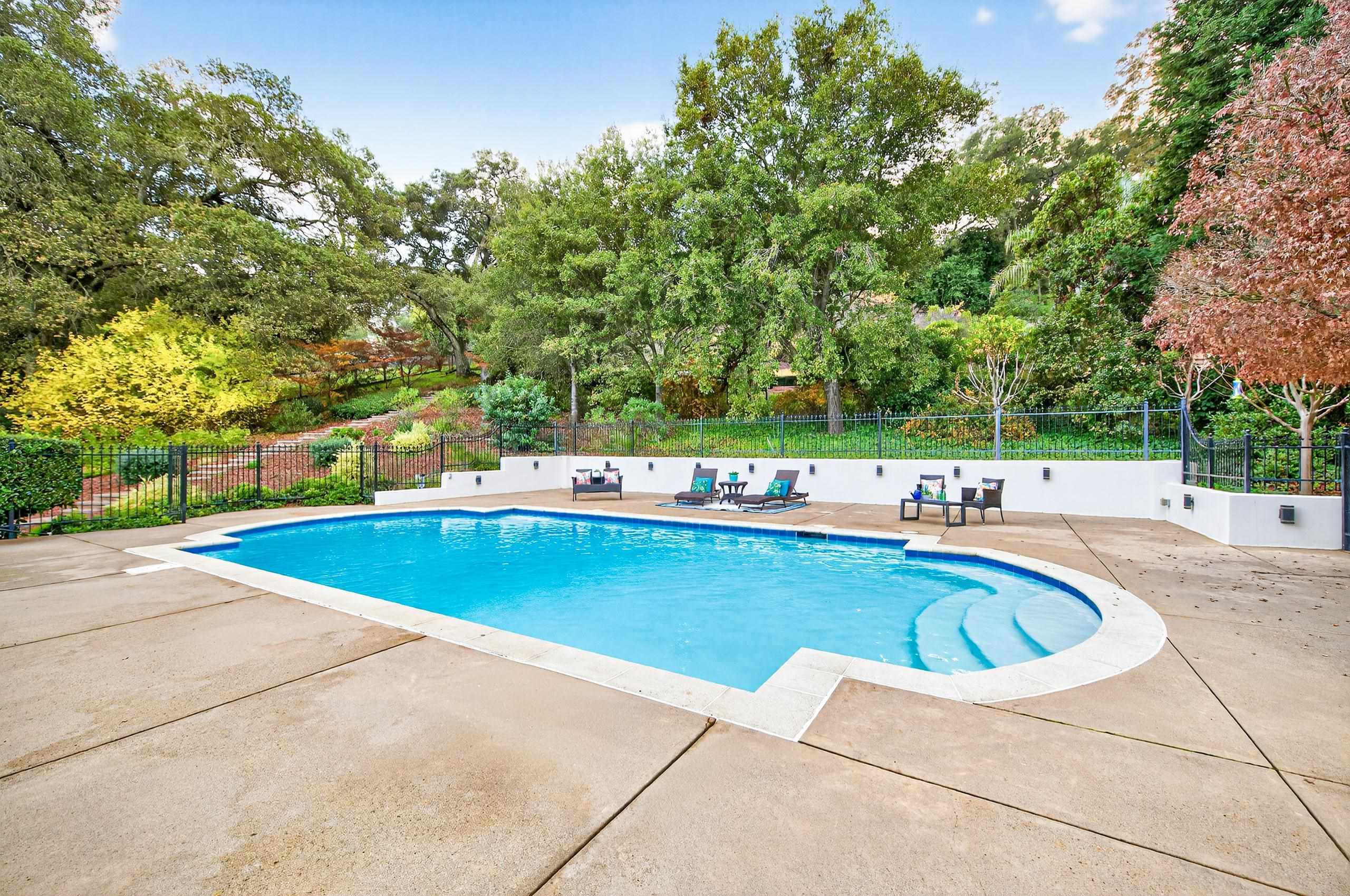 Detail Gallery Image 42 of 48 For 1527 Honey Suckle Ct, Pleasanton,  CA 94588 - 5 Beds | 4/2 Baths