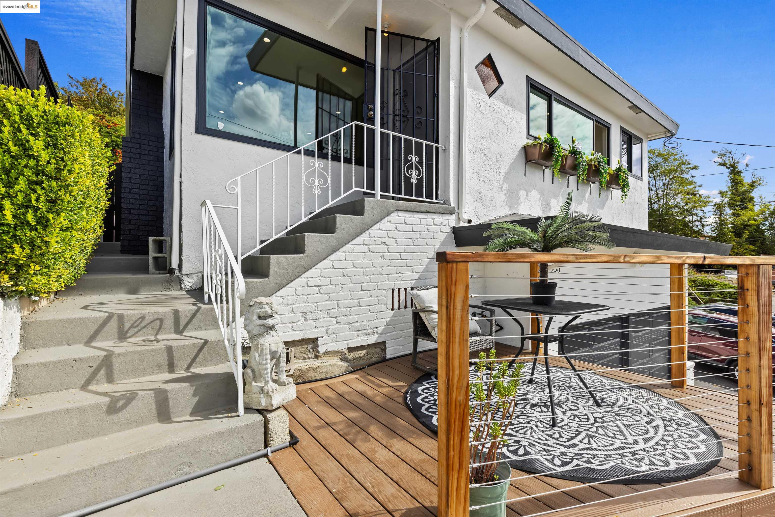 Detail Gallery Image 2 of 47 For 7756 Sunkist Dr, Oakland,  CA 94605 - 3 Beds | 2 Baths