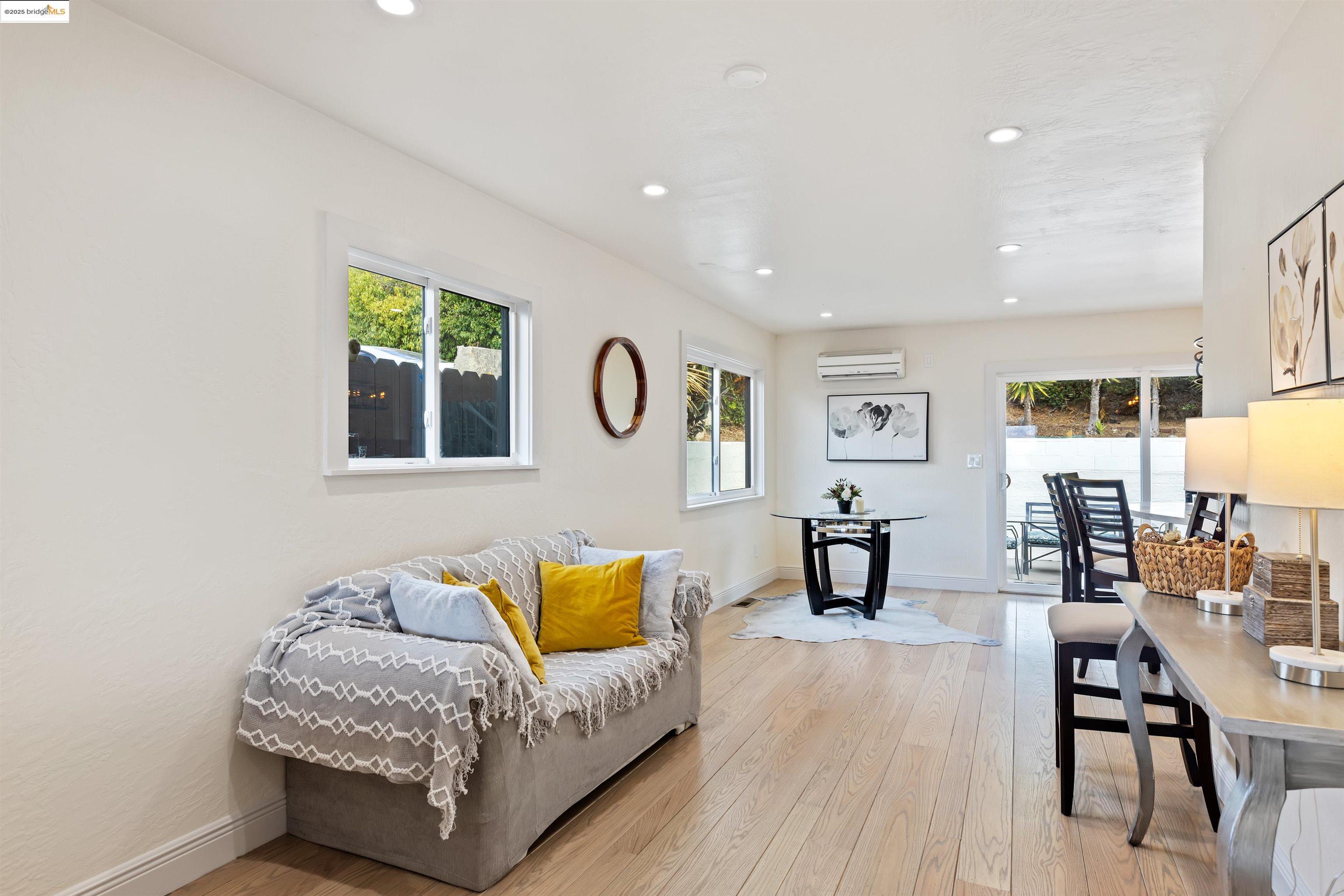 Detail Gallery Image 12 of 47 For 7756 Sunkist Dr, Oakland,  CA 94605 - 3 Beds | 2 Baths