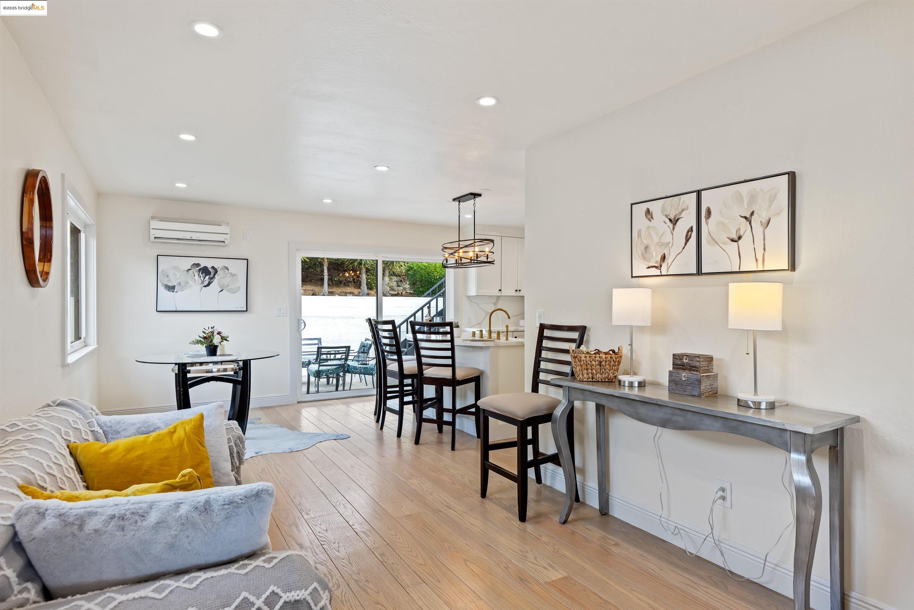 Detail Gallery Image 13 of 47 For 7756 Sunkist Dr, Oakland,  CA 94605 - 3 Beds | 2 Baths