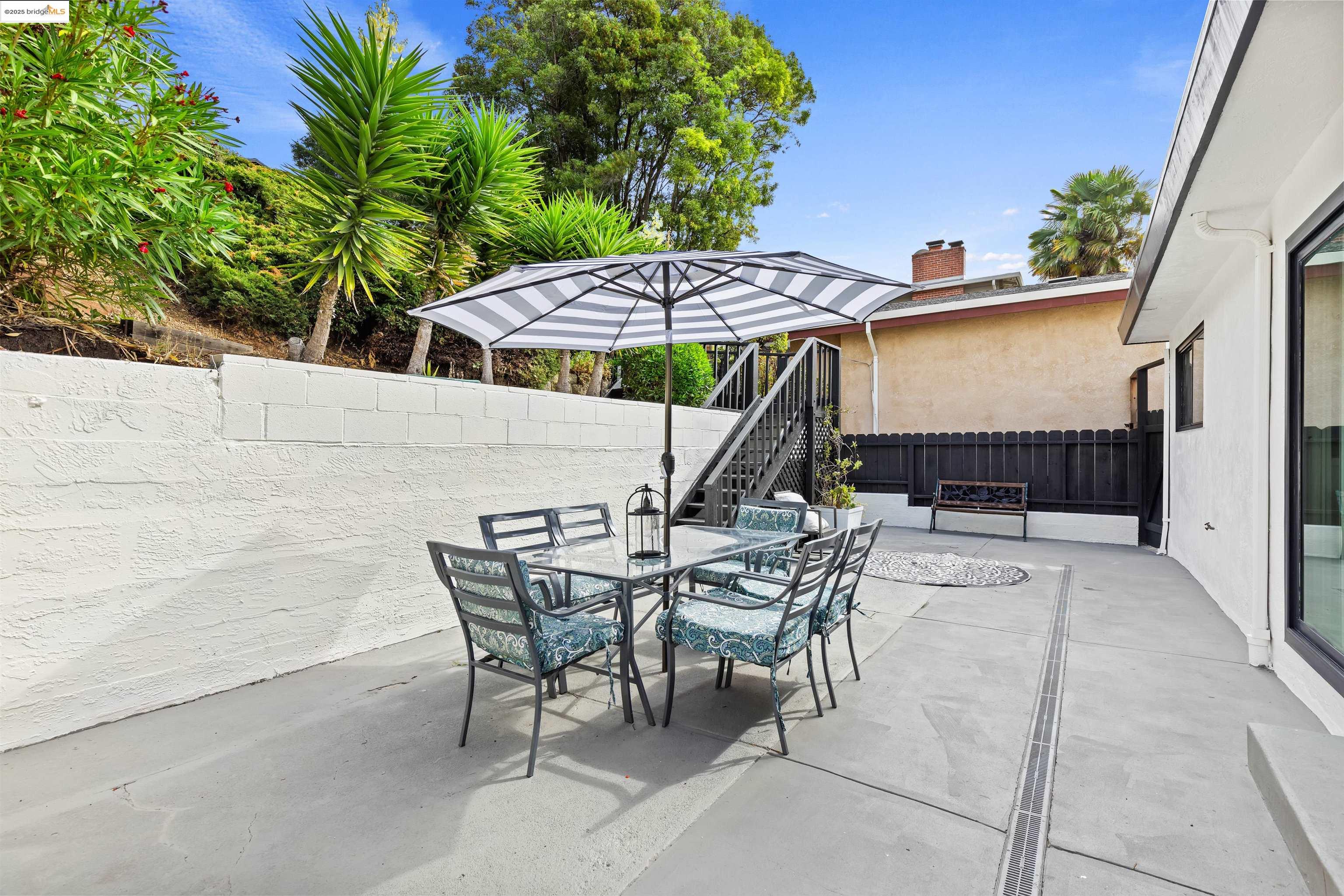 Detail Gallery Image 16 of 47 For 7756 Sunkist Dr, Oakland,  CA 94605 - 3 Beds | 2 Baths