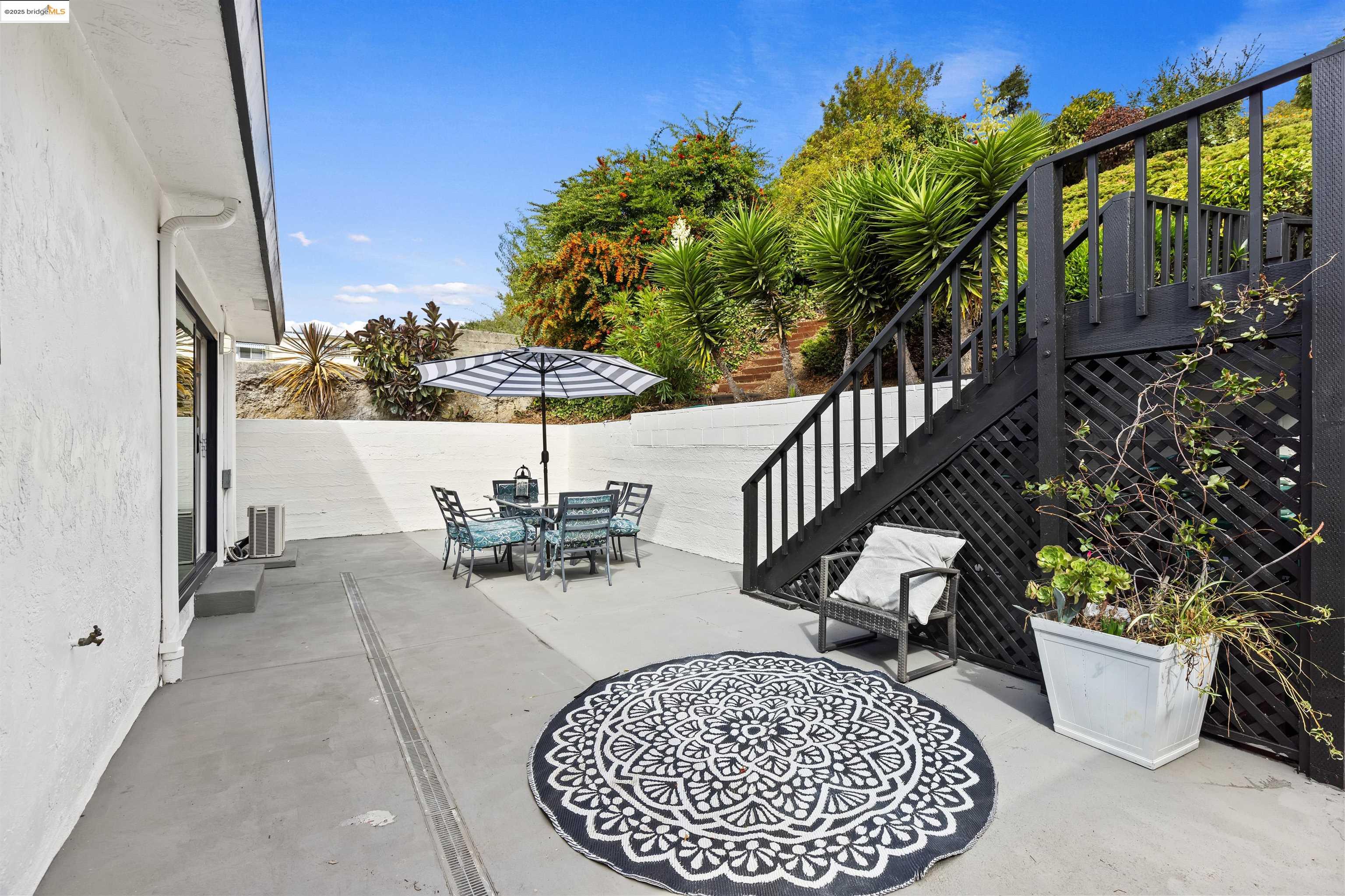 Detail Gallery Image 18 of 47 For 7756 Sunkist Dr, Oakland,  CA 94605 - 3 Beds | 2 Baths