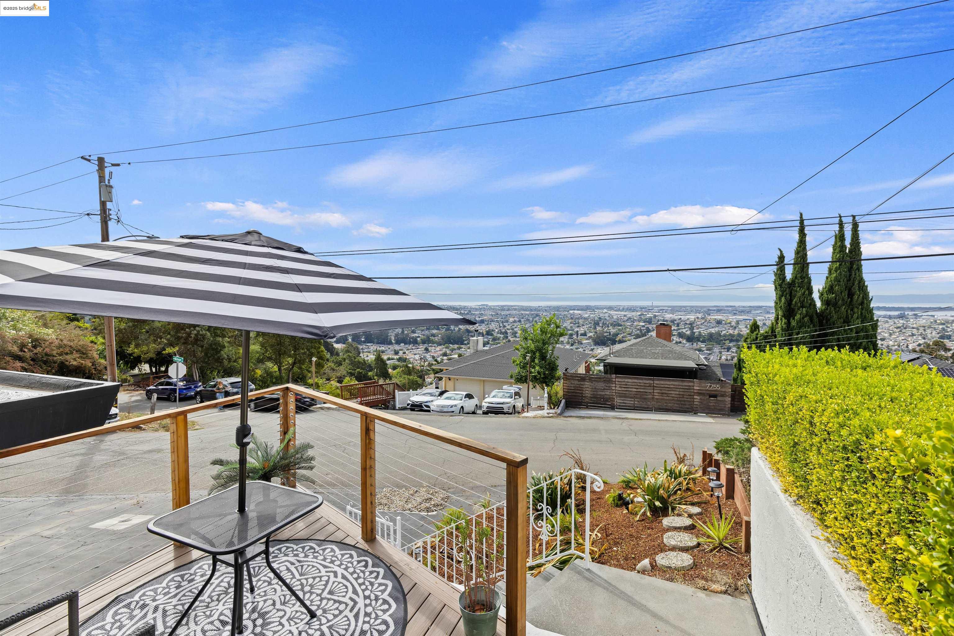 Detail Gallery Image 3 of 47 For 7756 Sunkist Dr, Oakland,  CA 94605 - 3 Beds | 2 Baths