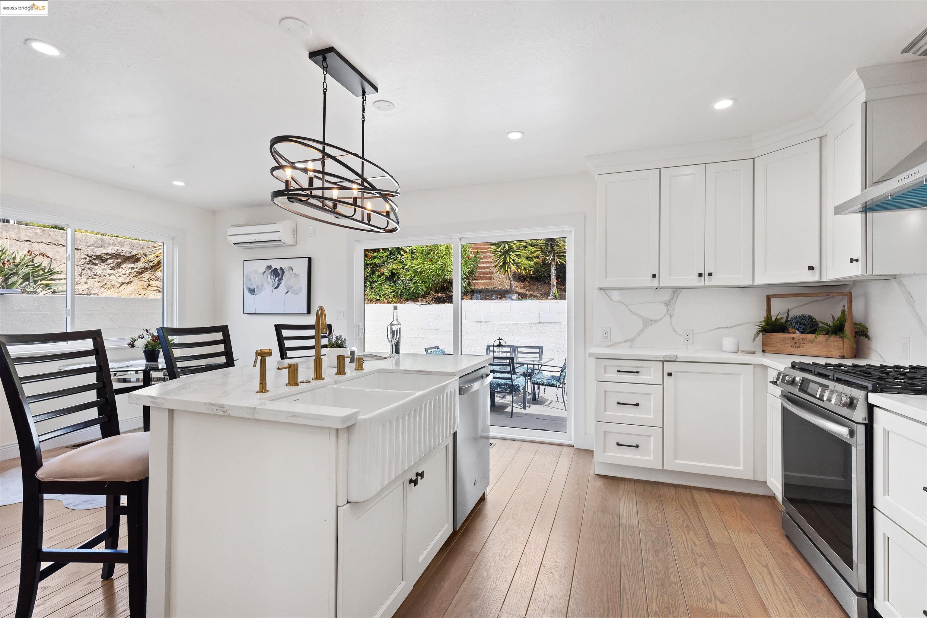 Detail Gallery Image 24 of 47 For 7756 Sunkist Dr, Oakland,  CA 94605 - 3 Beds | 2 Baths