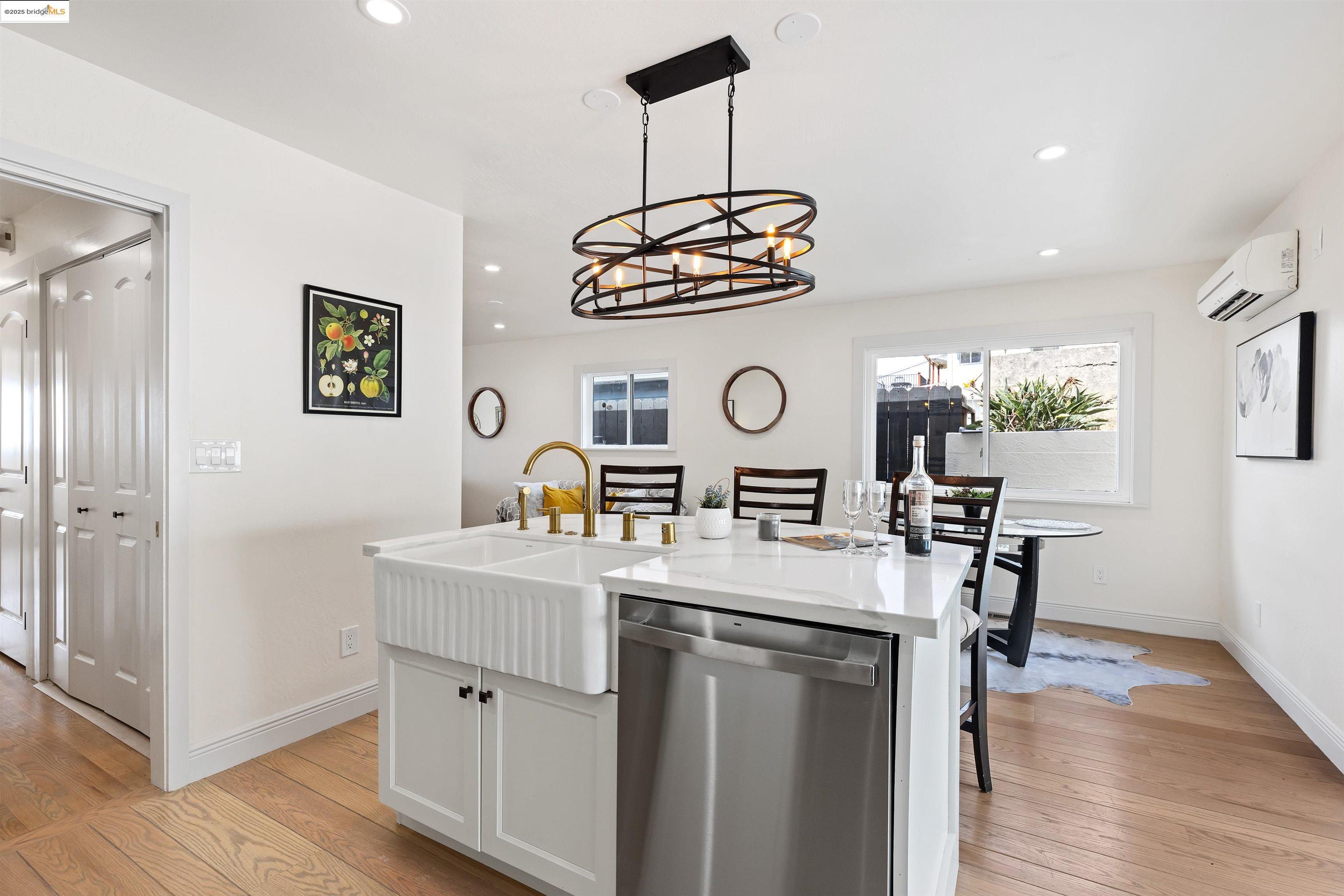 Detail Gallery Image 26 of 47 For 7756 Sunkist Dr, Oakland,  CA 94605 - 3 Beds | 2 Baths