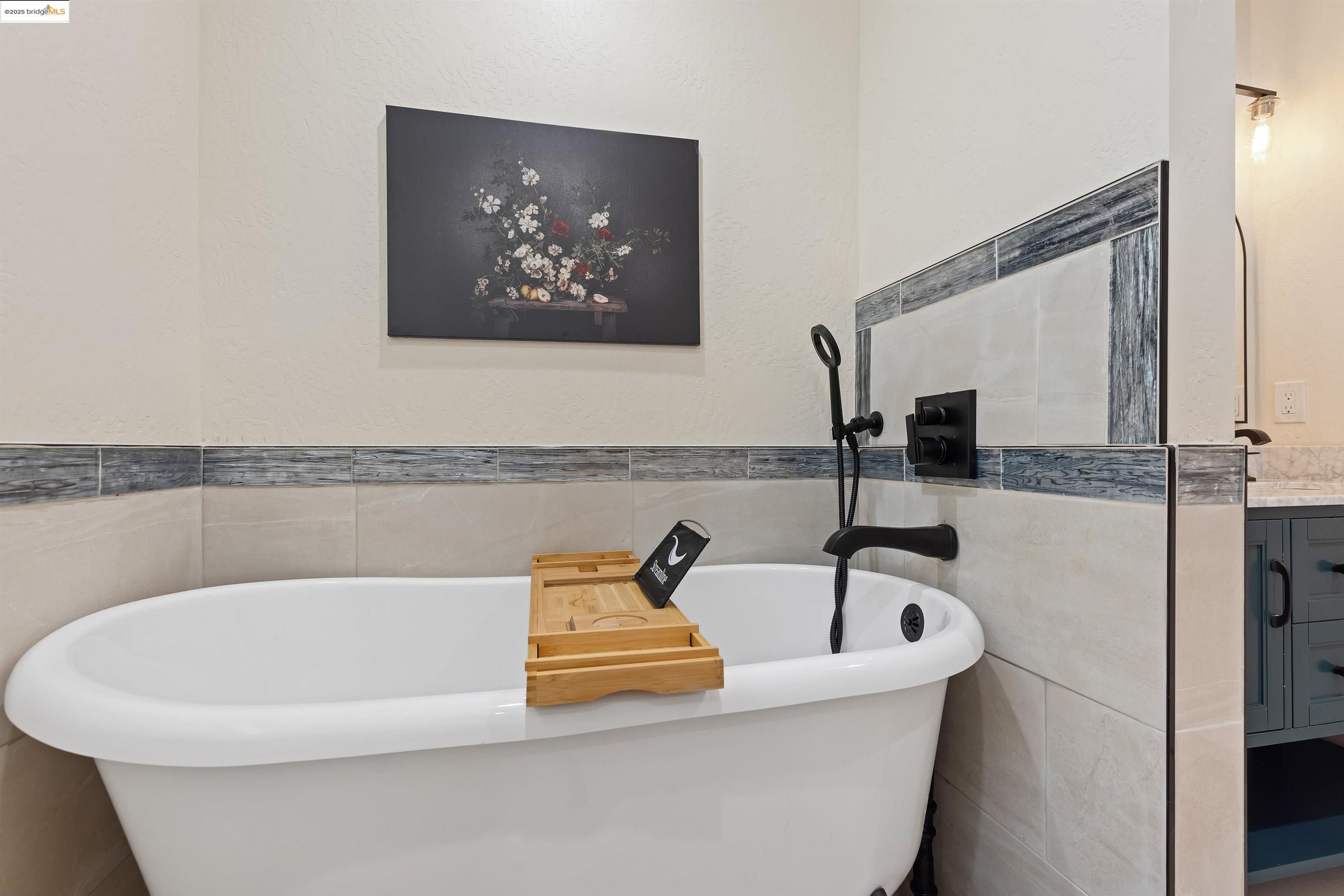 Detail Gallery Image 34 of 47 For 7756 Sunkist Dr, Oakland,  CA 94605 - 3 Beds | 2 Baths