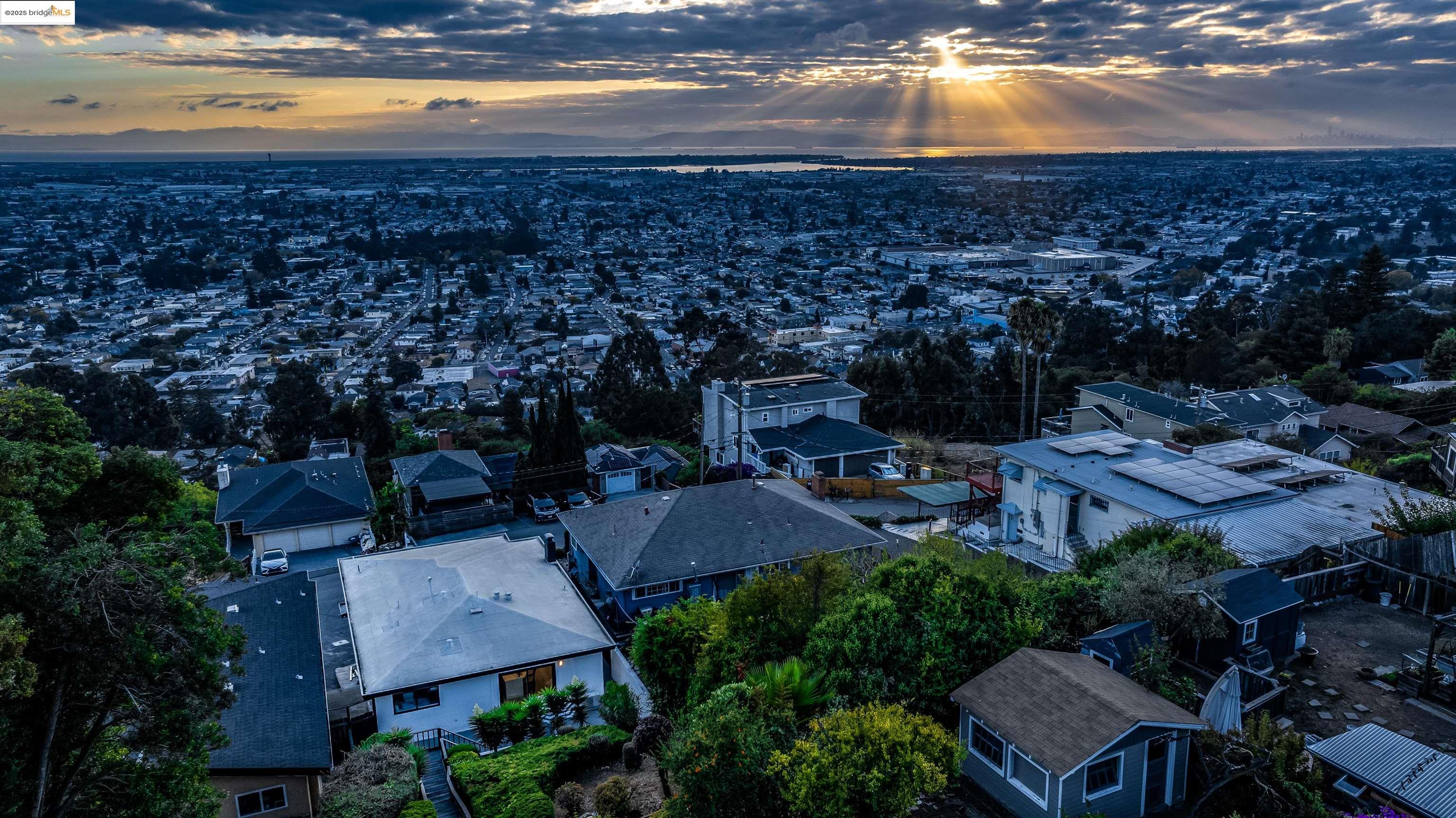 Detail Gallery Image 44 of 47 For 7756 Sunkist Dr, Oakland,  CA 94605 - 3 Beds | 2 Baths