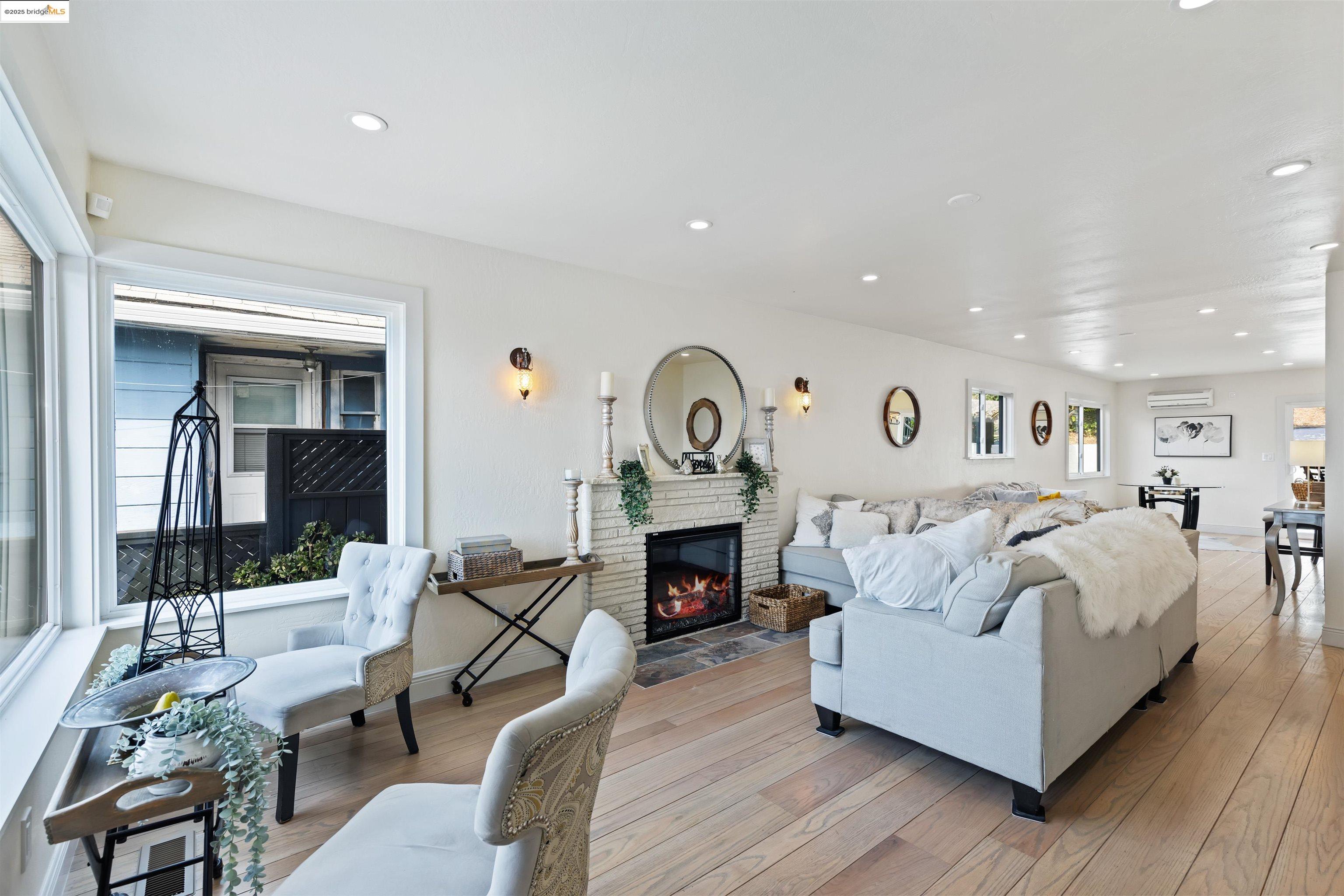 Detail Gallery Image 7 of 47 For 7756 Sunkist Dr, Oakland,  CA 94605 - 3 Beds | 2 Baths