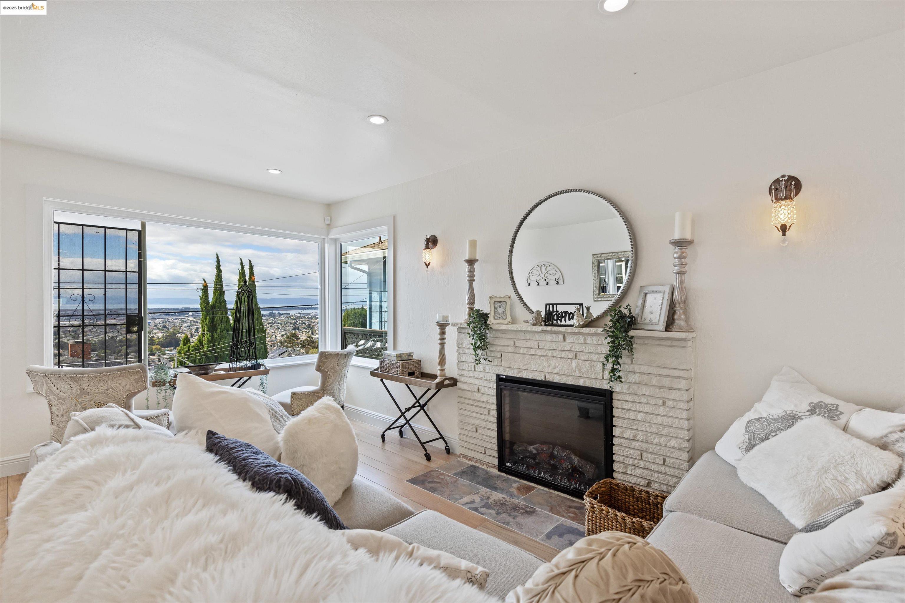 Detail Gallery Image 8 of 47 For 7756 Sunkist Dr, Oakland,  CA 94605 - 3 Beds | 2 Baths